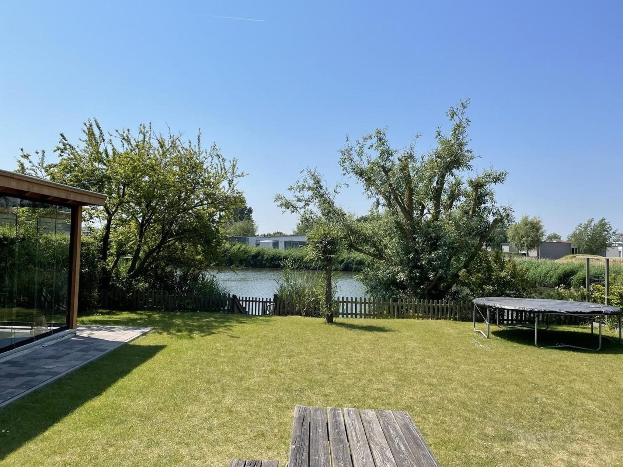 De tuin van Scheldeveste 33 Zwin Breskens in Breskens
