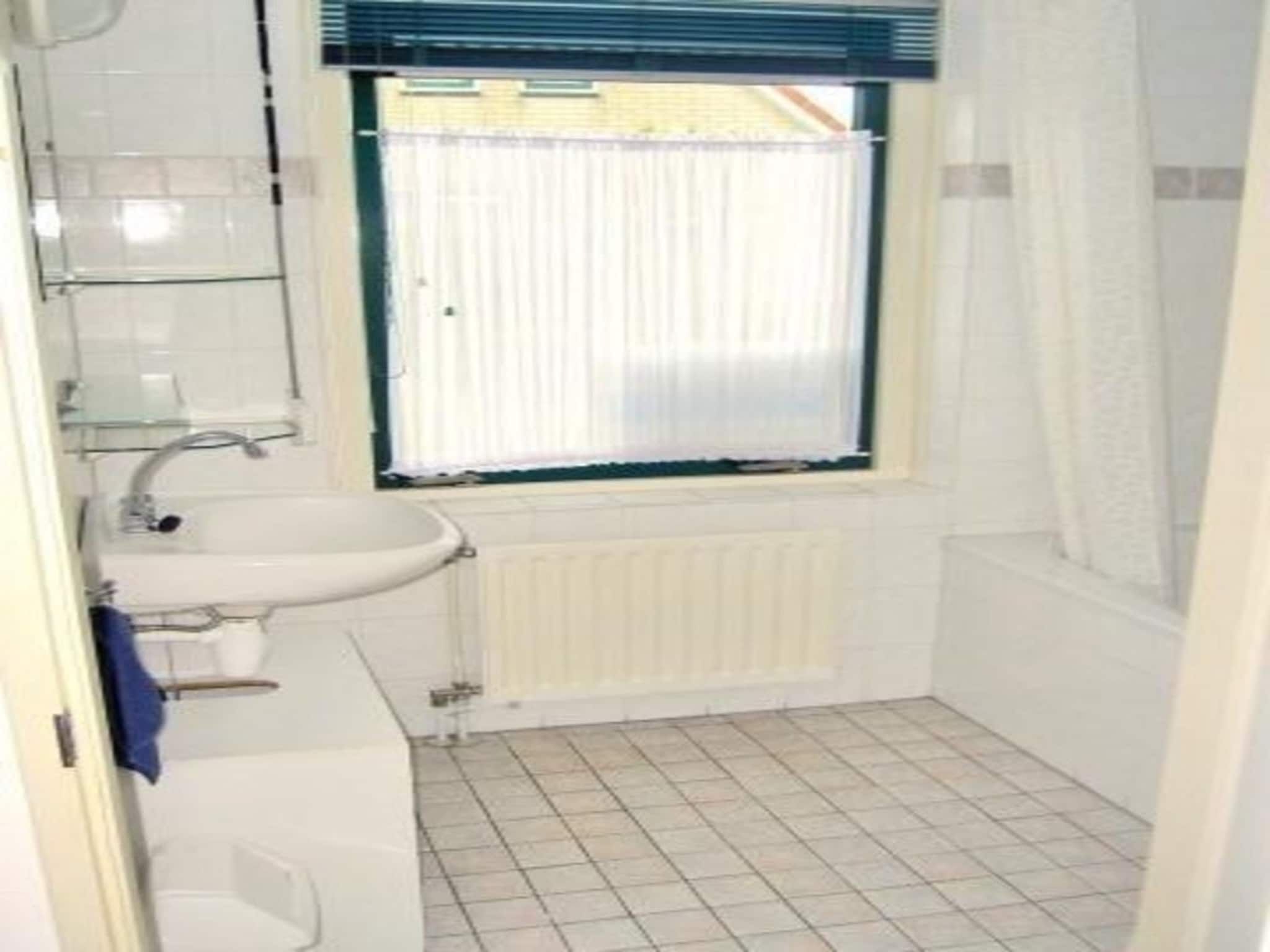 De badkamer van Schoneveld 170 Zeemeeuw Breskens in Breskens