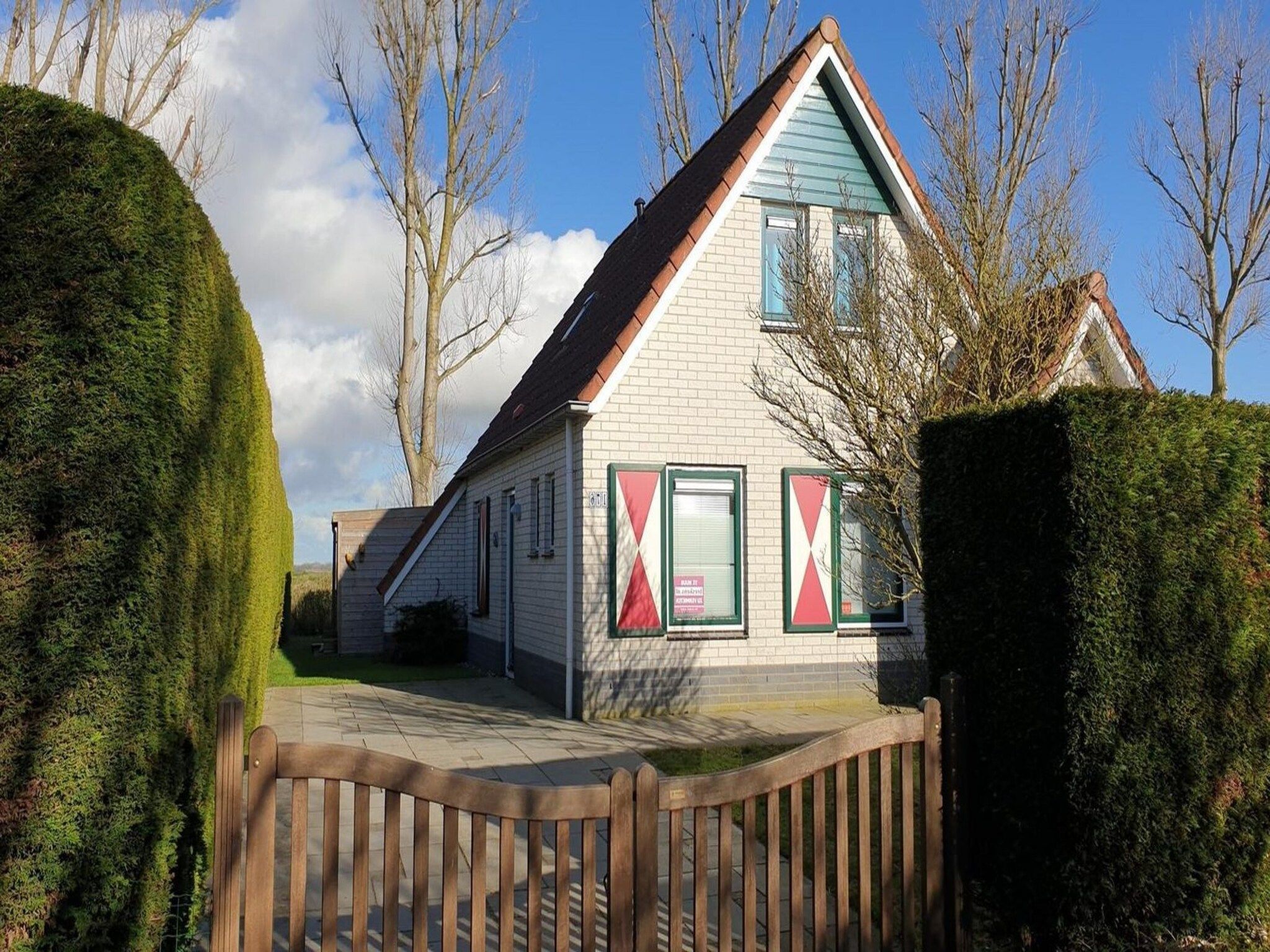 De buitenkant van Schoneveld 176 Zeemeeuw Breskens in Breskens