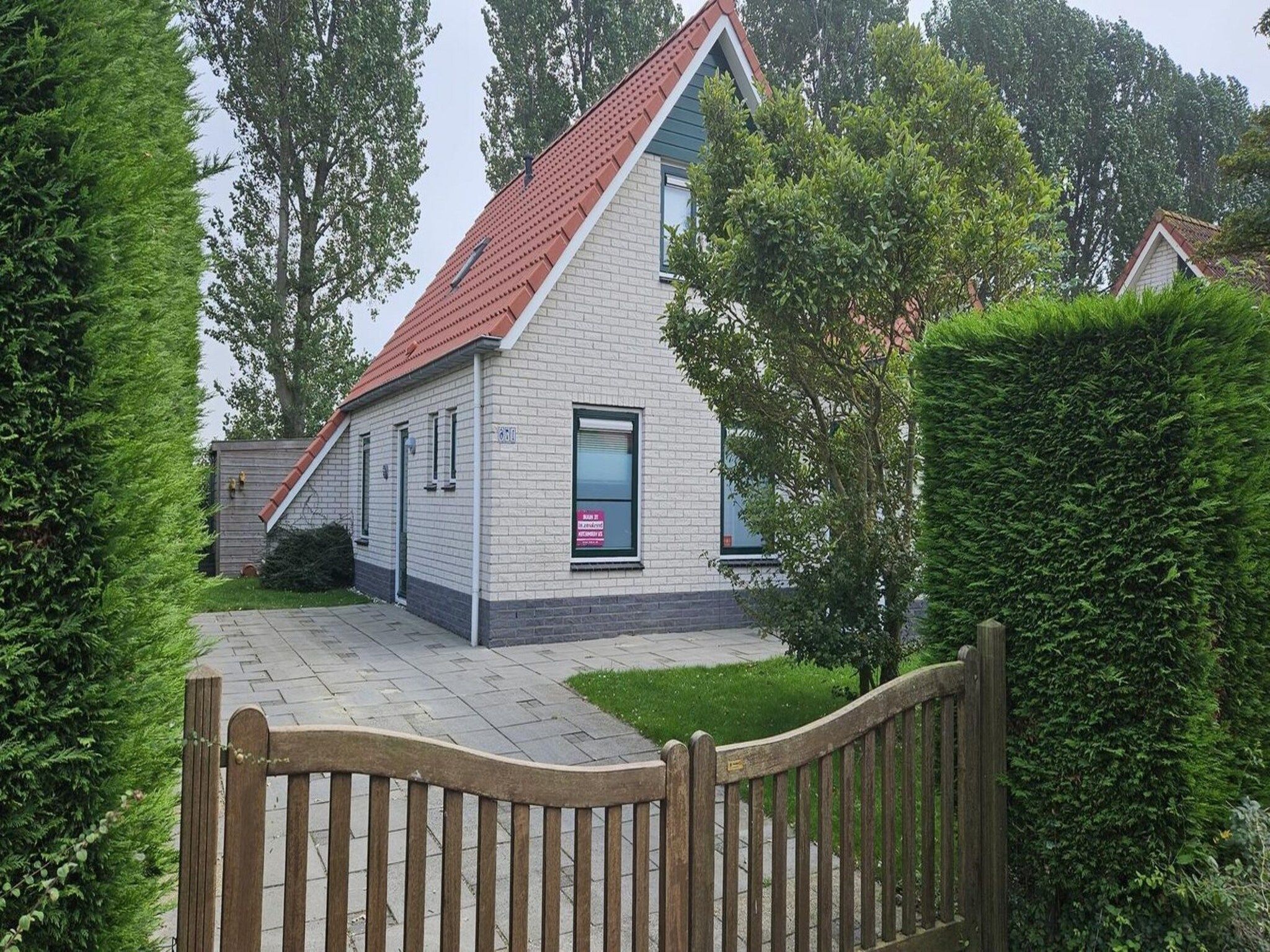 De buitenkant van Schoneveld 176 Zeemeeuw Breskens in Breskens