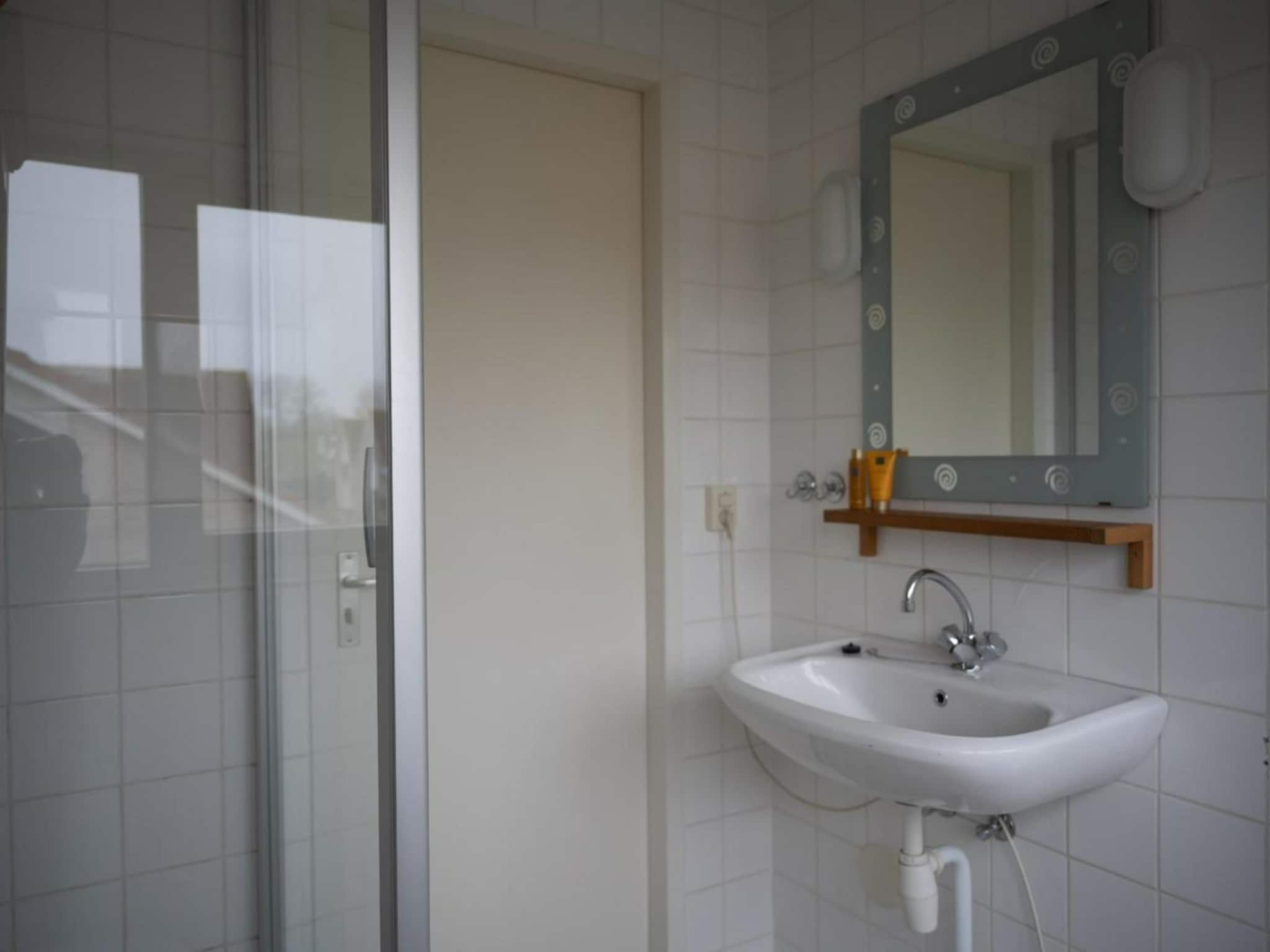 De badkamer van Scheldeveste 45 Zwin Breskens in Breskens
