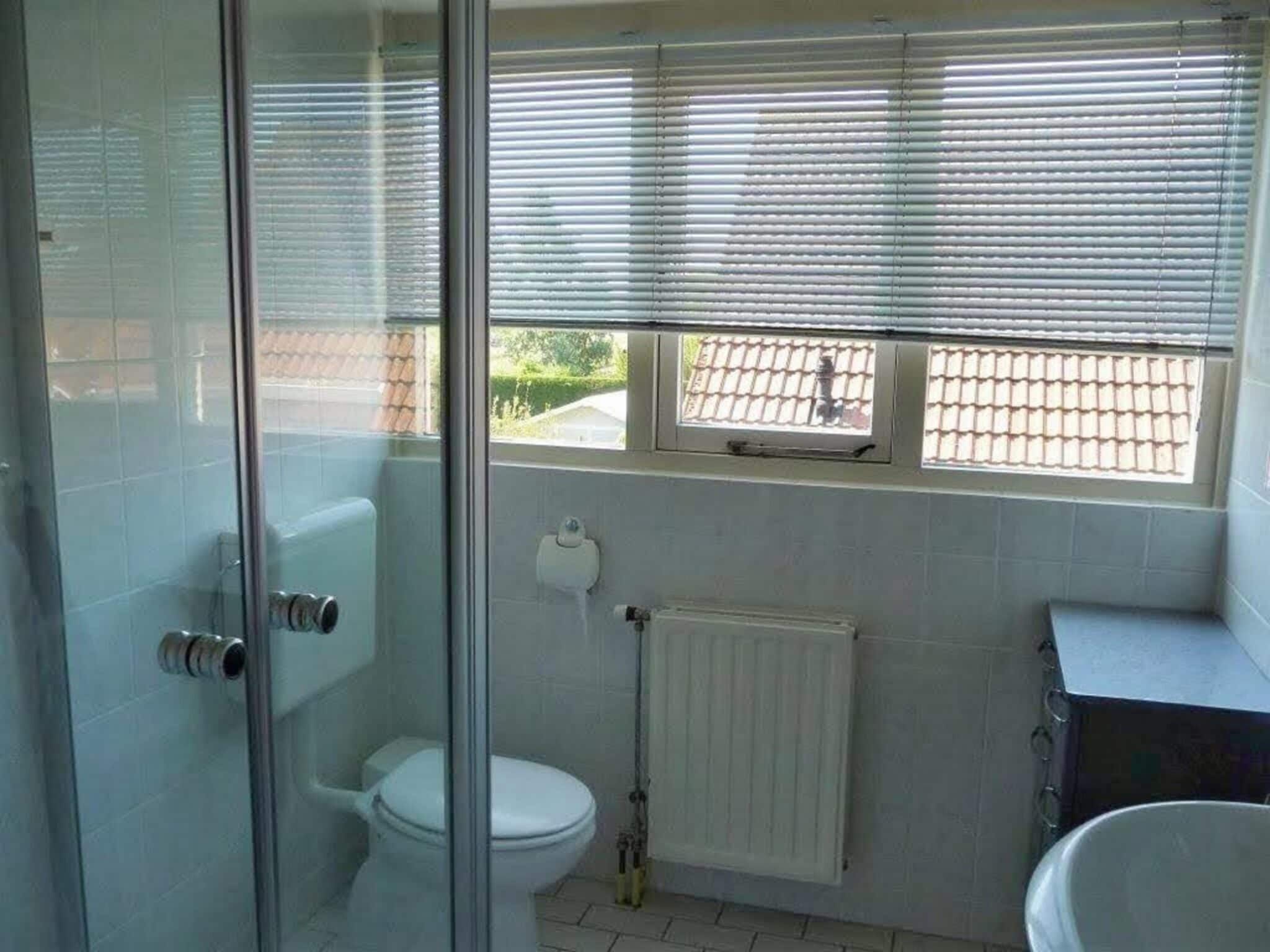 De badkamer van Scheldeveste 52 Zwin Breskens in Breskens
