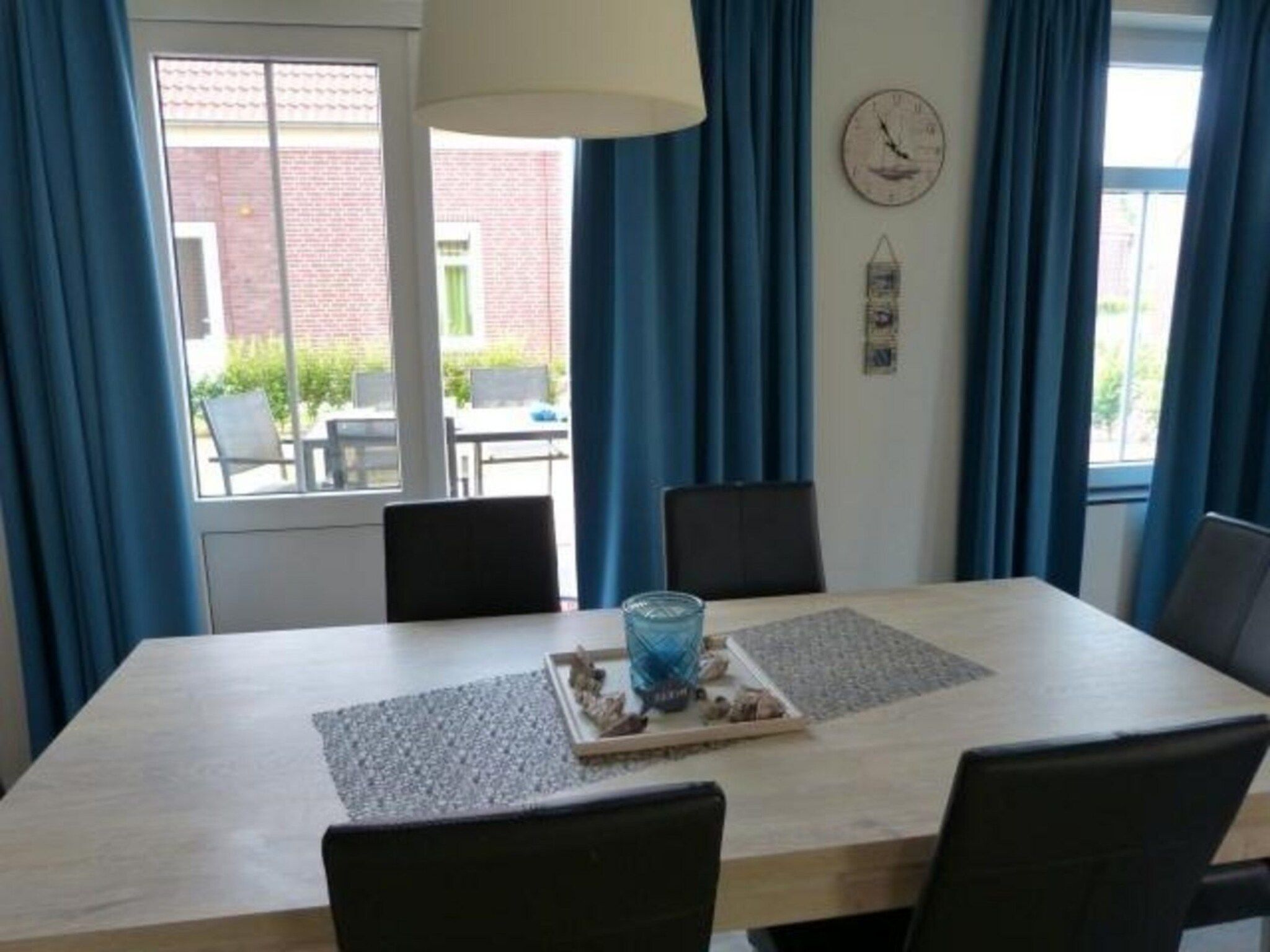 De eetkamer van Landgoed de Lente 30 Tulp Breskens in Breskens