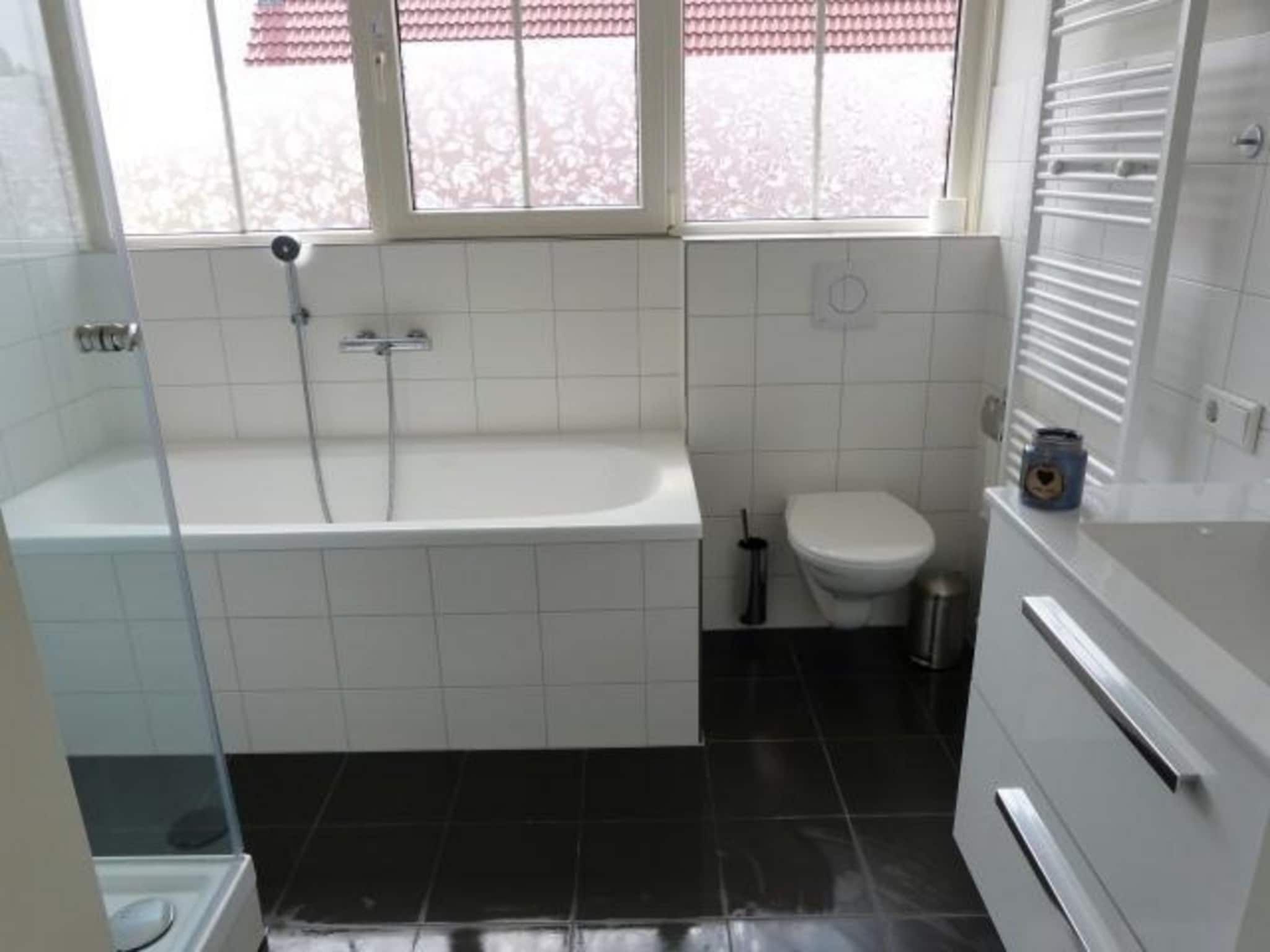 De badkamer van Landgoed de Lente 30 Tulp Breskens in Breskens