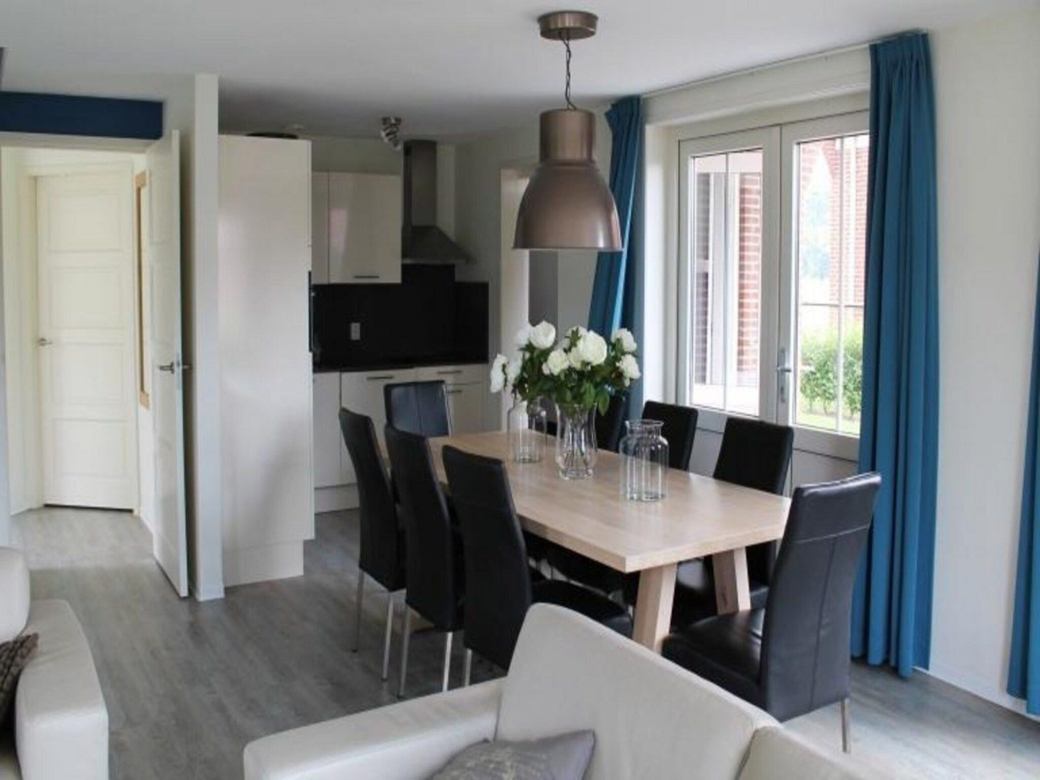 De eetkamer van Landgoed de Lente 32 Sneeuwklokje Breskens in Breskens