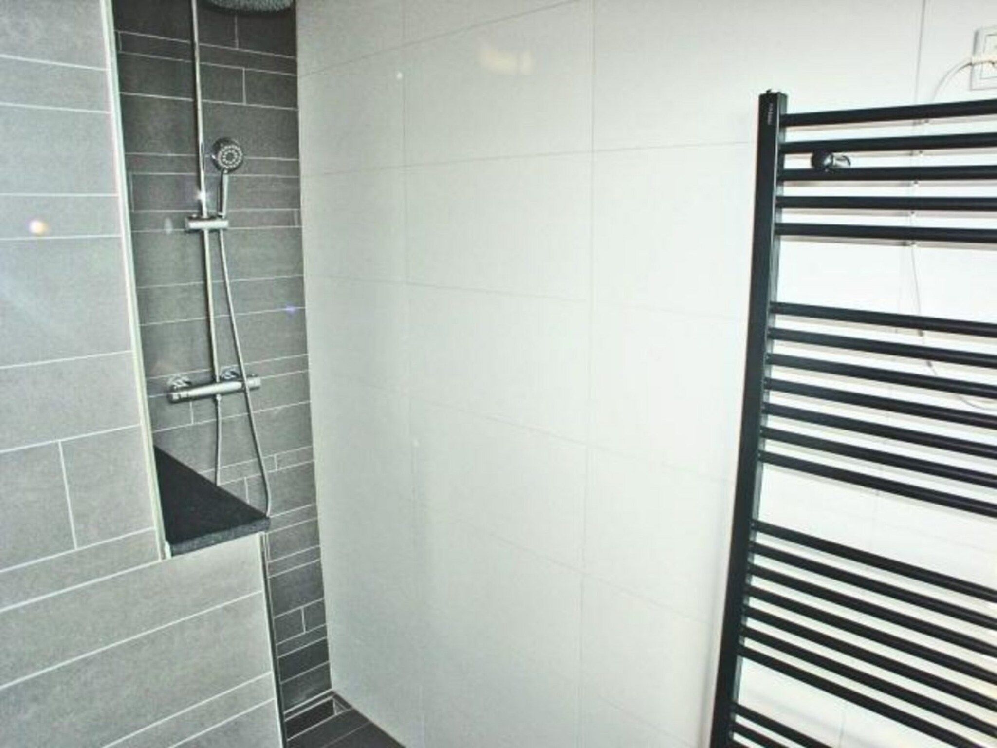 De badkamer van Landgoed de Lente 32 Sneeuwklokje Breskens in Breskens