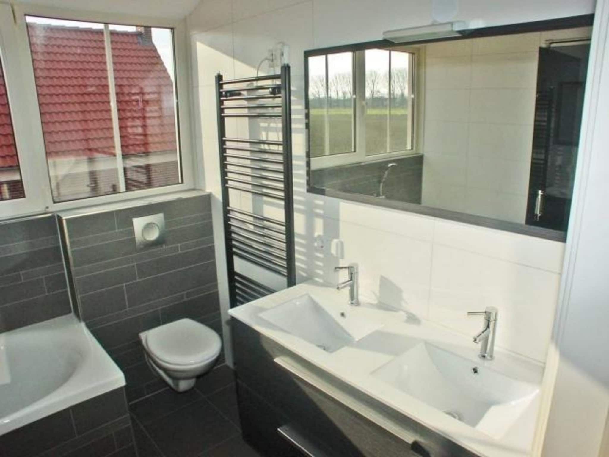 De badkamer van Landgoed de Lente 32 Sneeuwklokje Breskens in Breskens