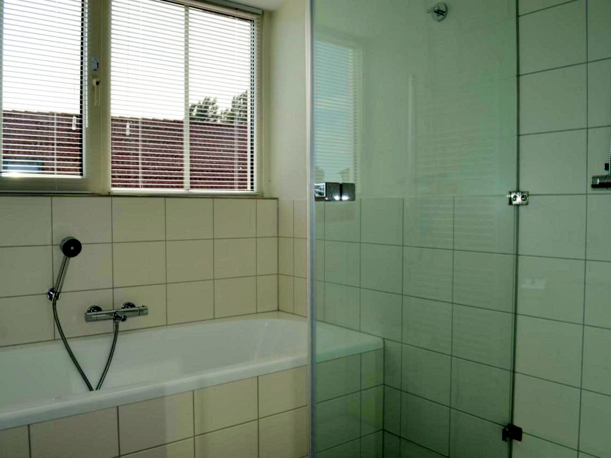 De badkamer van Landgoed de Lente 34 Krokus Breskens in Breskens