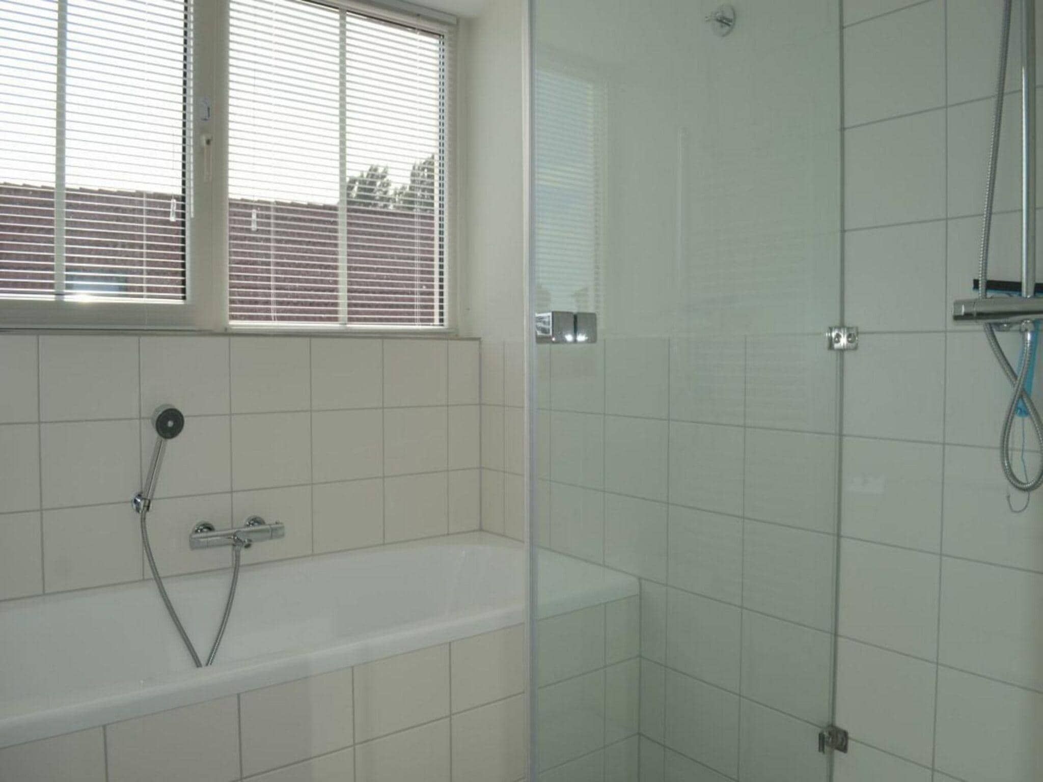 De badkamer van Landgoed de Lente 34 Krokus Breskens in Breskens