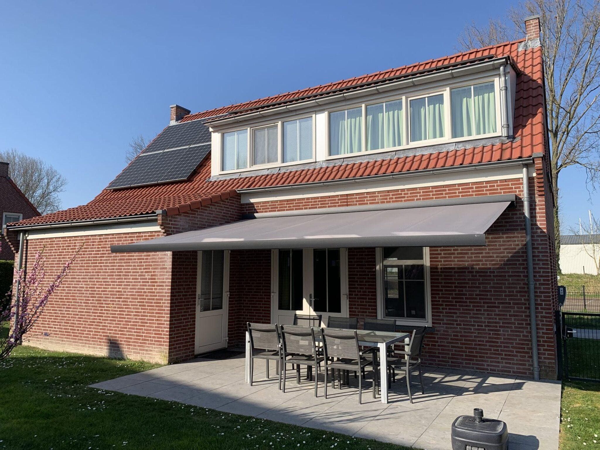 Het terras van Landgoed de Lente 34 Krokus Breskens in Breskens