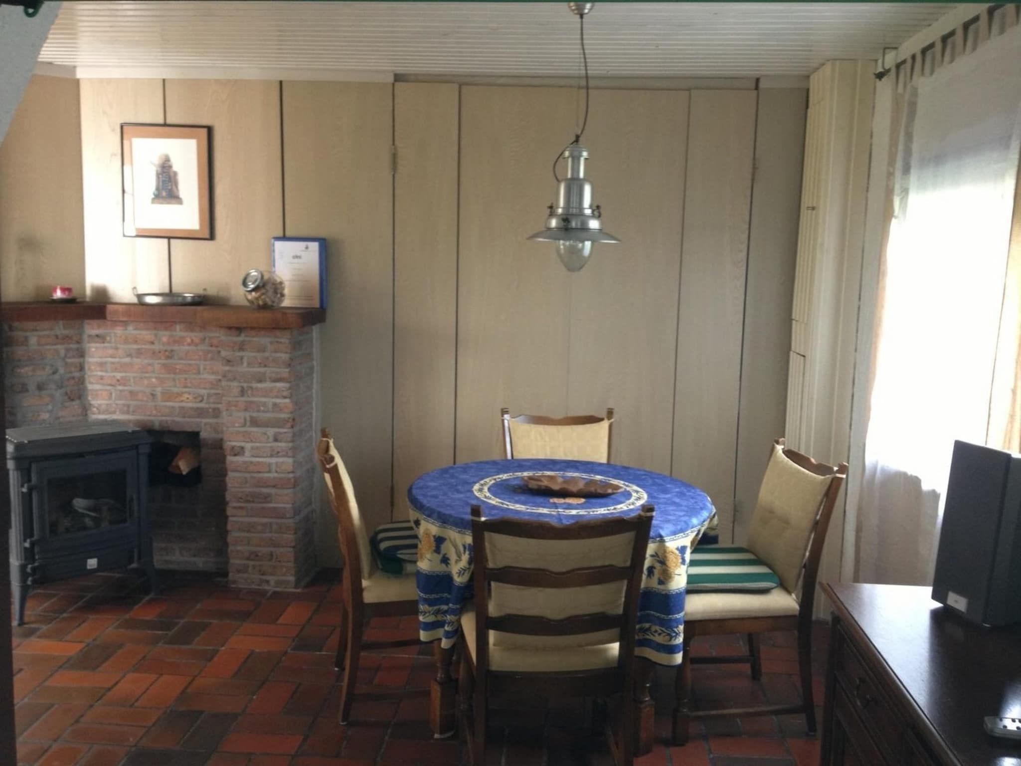 De eetkamer van Nummer Één 26a Hoofdplaat in Hoofdplaat