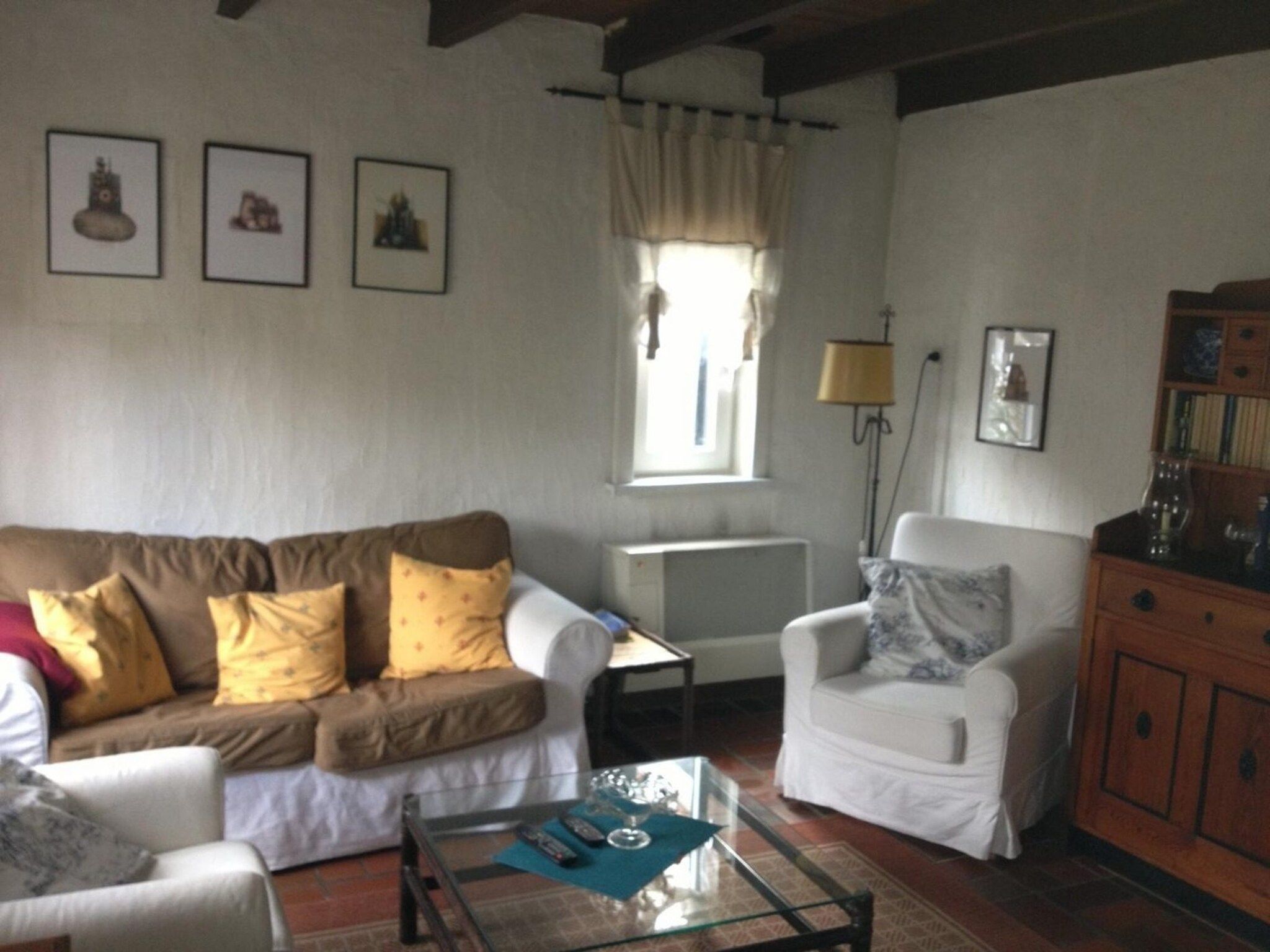 De woonkamer van Nummer Één 26a Hoofdplaat in Hoofdplaat