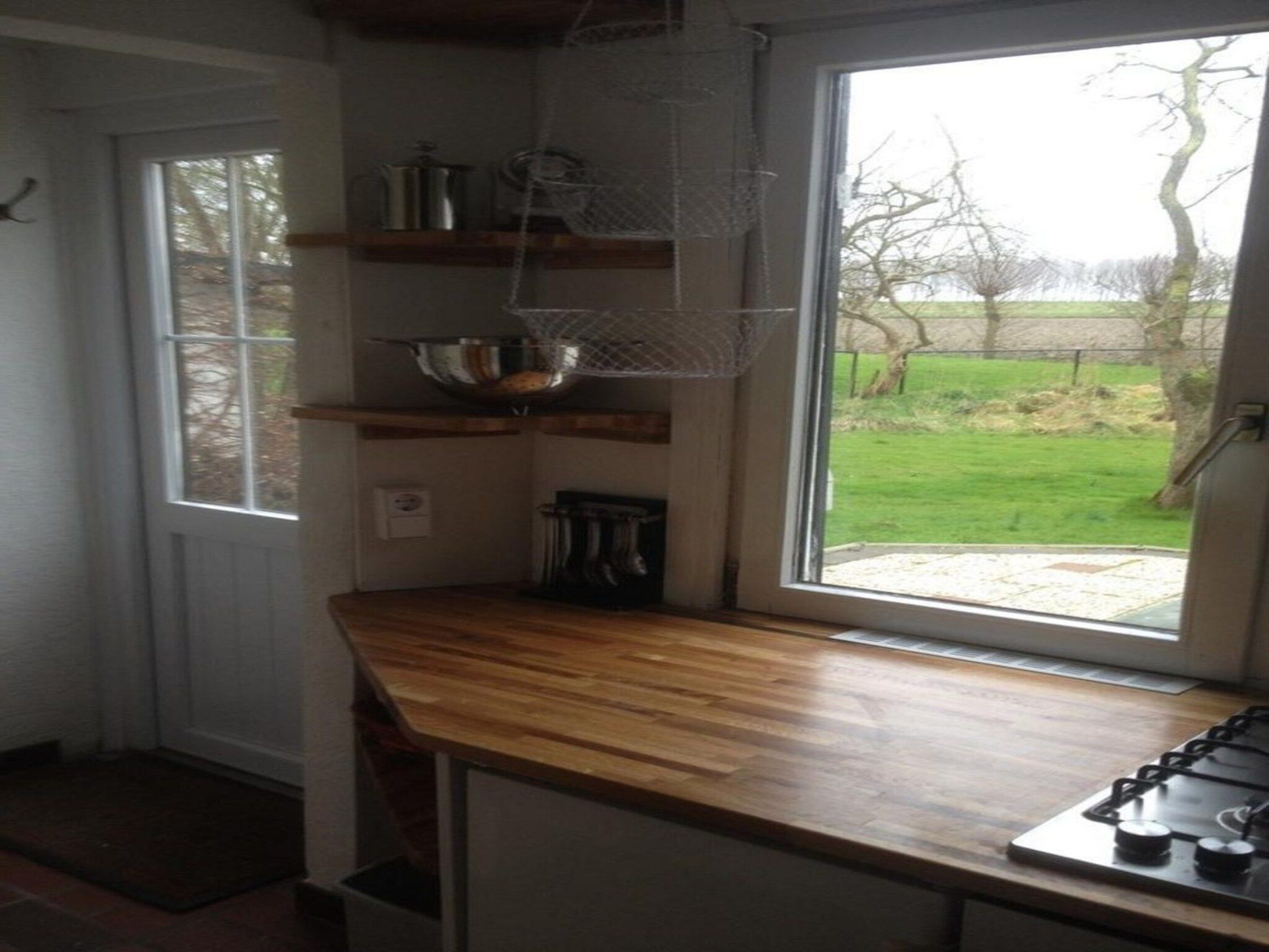 De keuken van Nummer Één 26a Hoofdplaat in Hoofdplaat