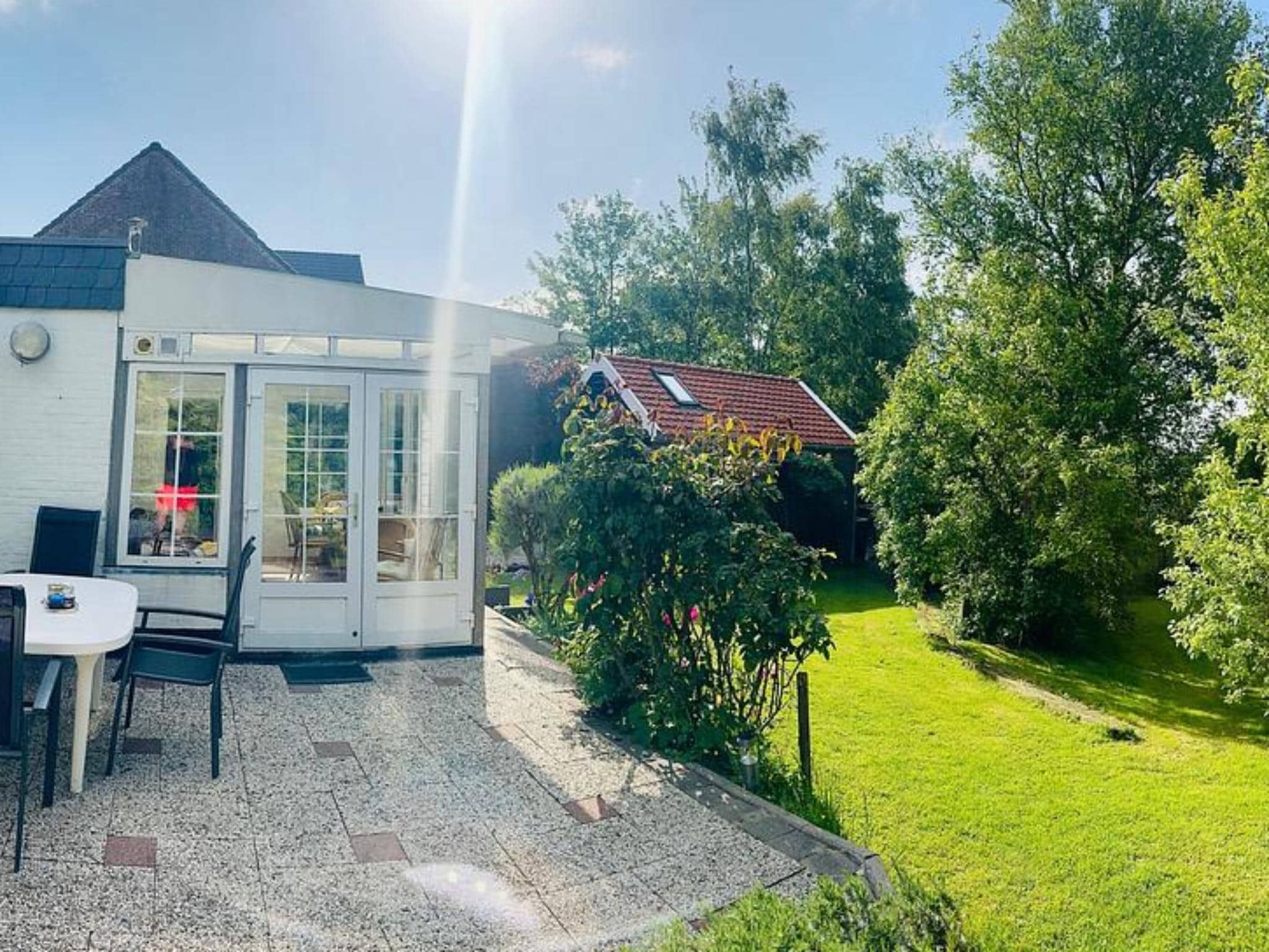 Het terras van Nummer Één 26a Hoofdplaat in Hoofdplaat
