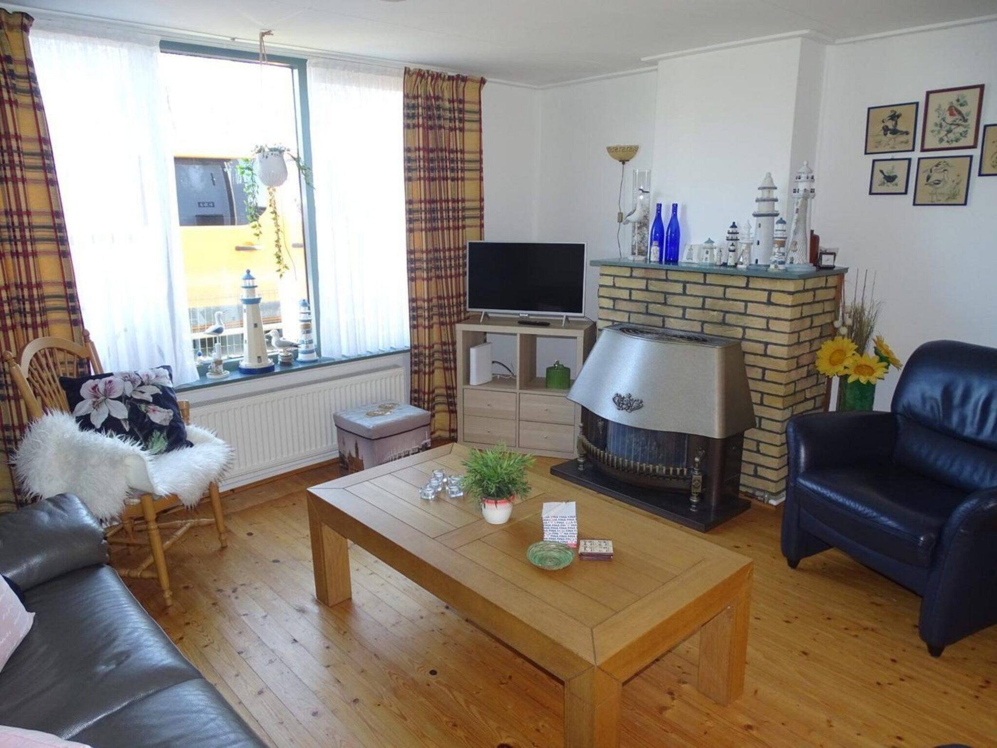 De woonkamer van Tragel 37 Schoondijke in Schoondijke