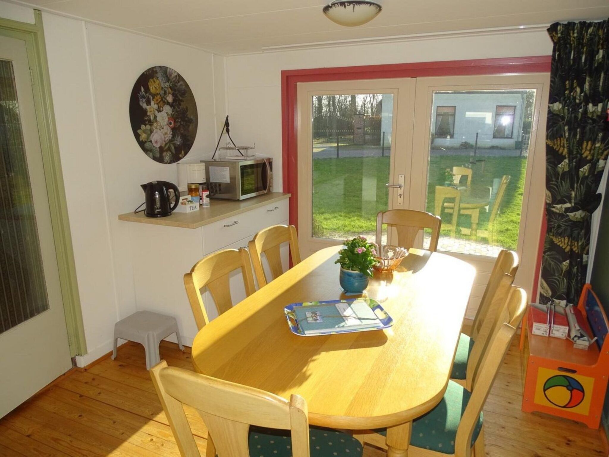 De eetkamer van Tragel 37 Schoondijke in Schoondijke