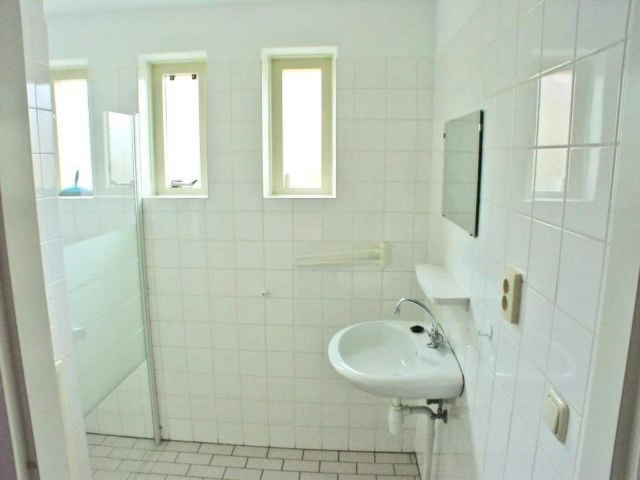 De badkamer van Scheldeveste 136 Schelde Breskens in Breskens