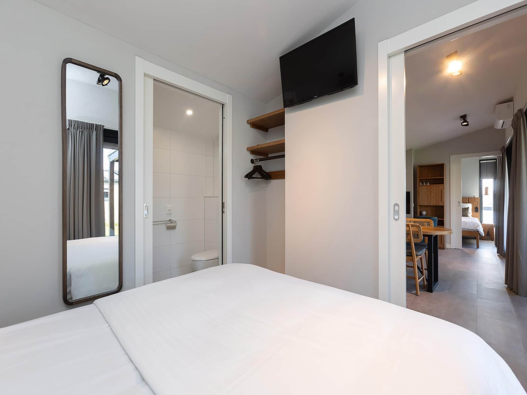 Een slaapkamer van Docklodge 18 in Delfstrahuizen