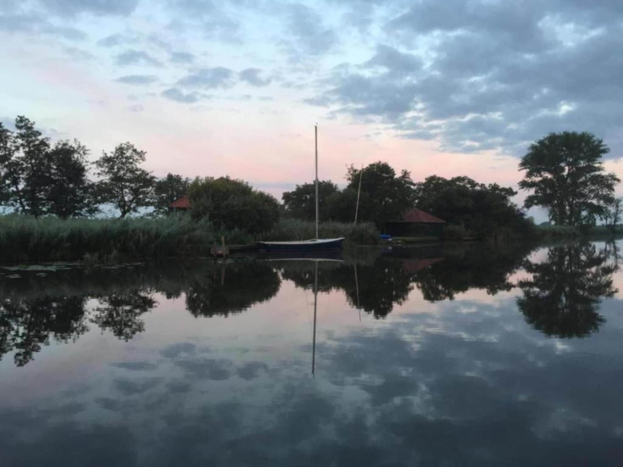 De omgeving van Docklodge 18 in Delfstrahuizen