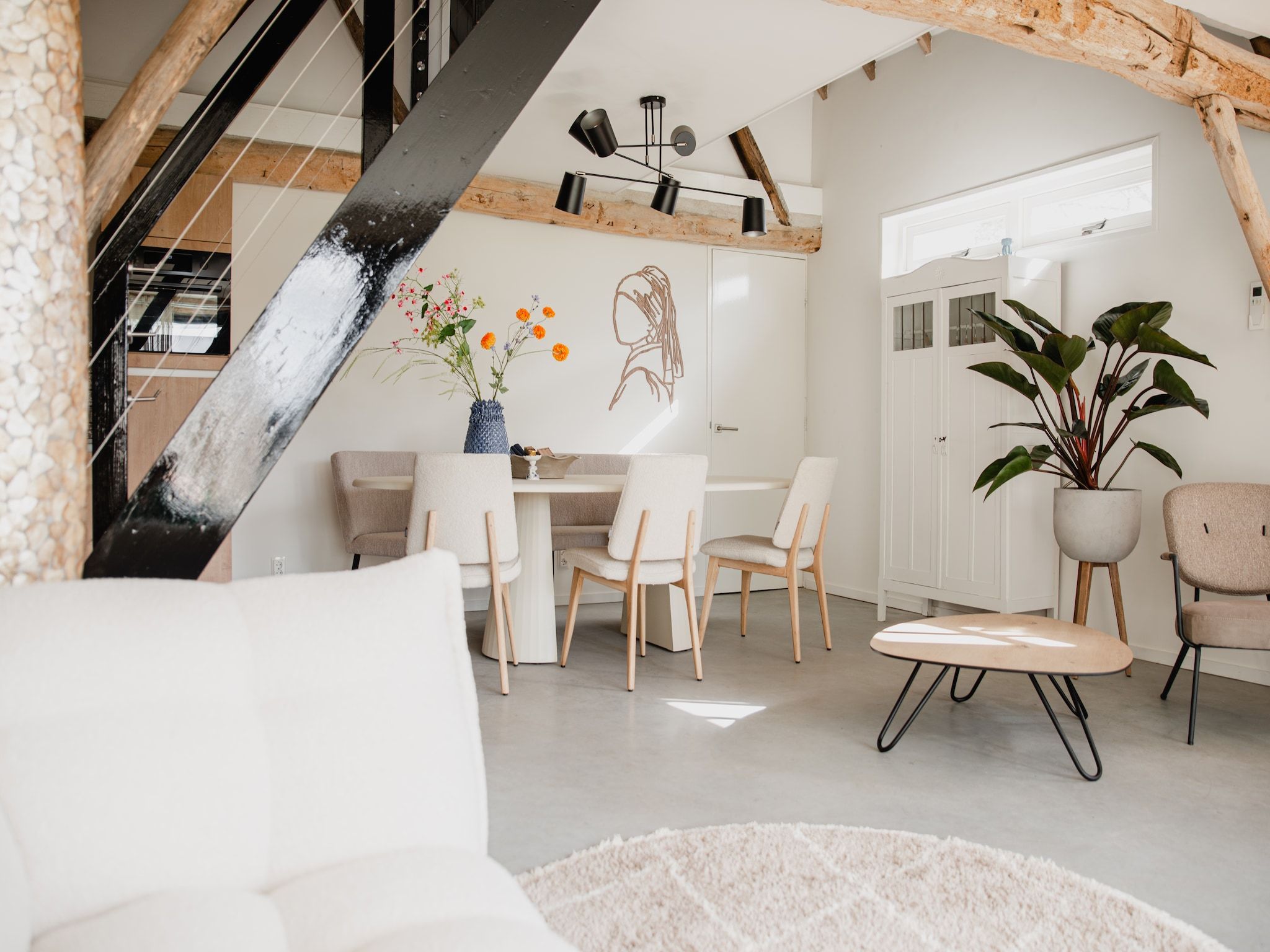 De woonkamer van Dorpswoning Op Niveau 4 in Leende