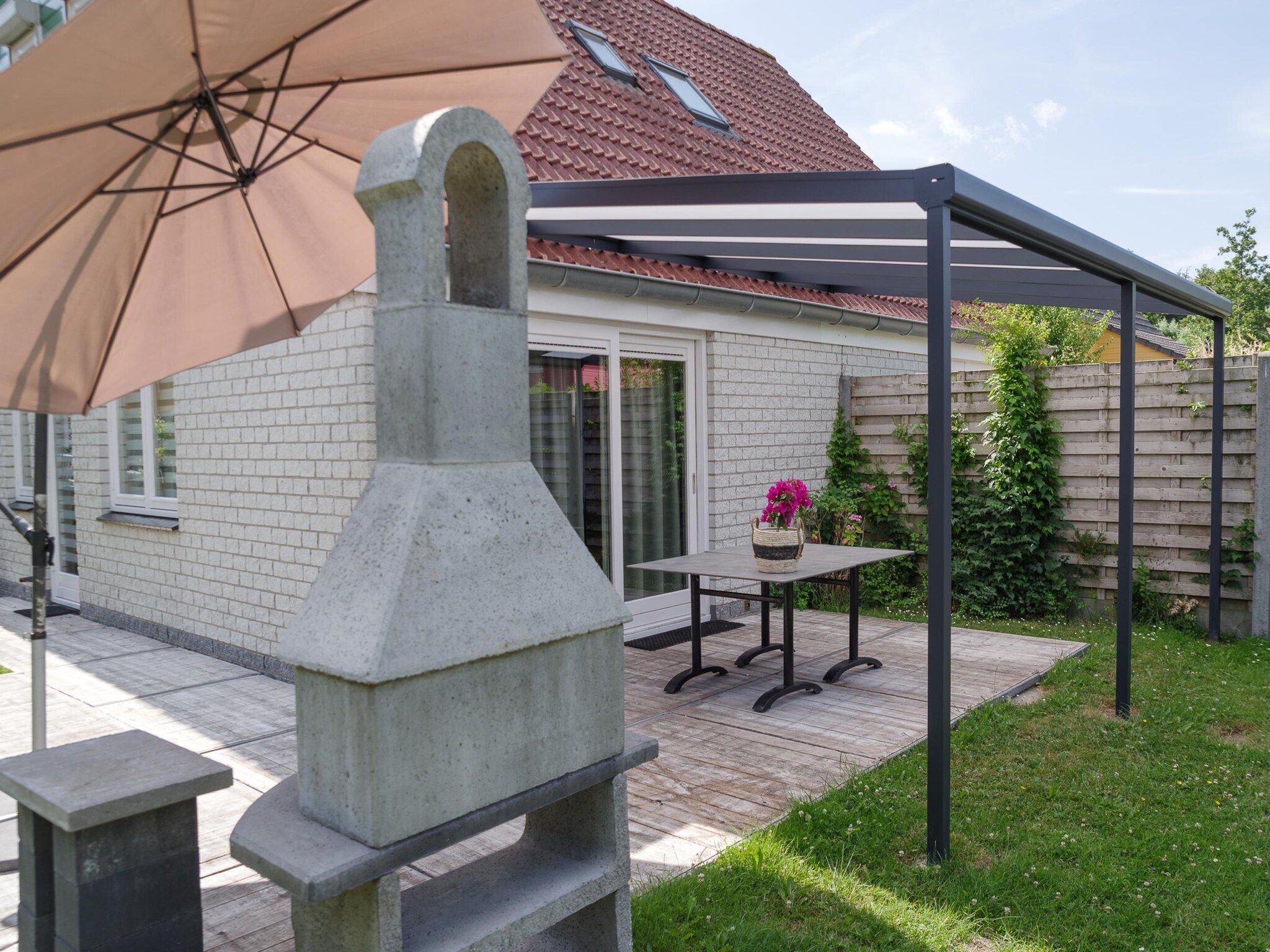 De tuin van Villapark De Oesterbaai 10 in Wemeldinge