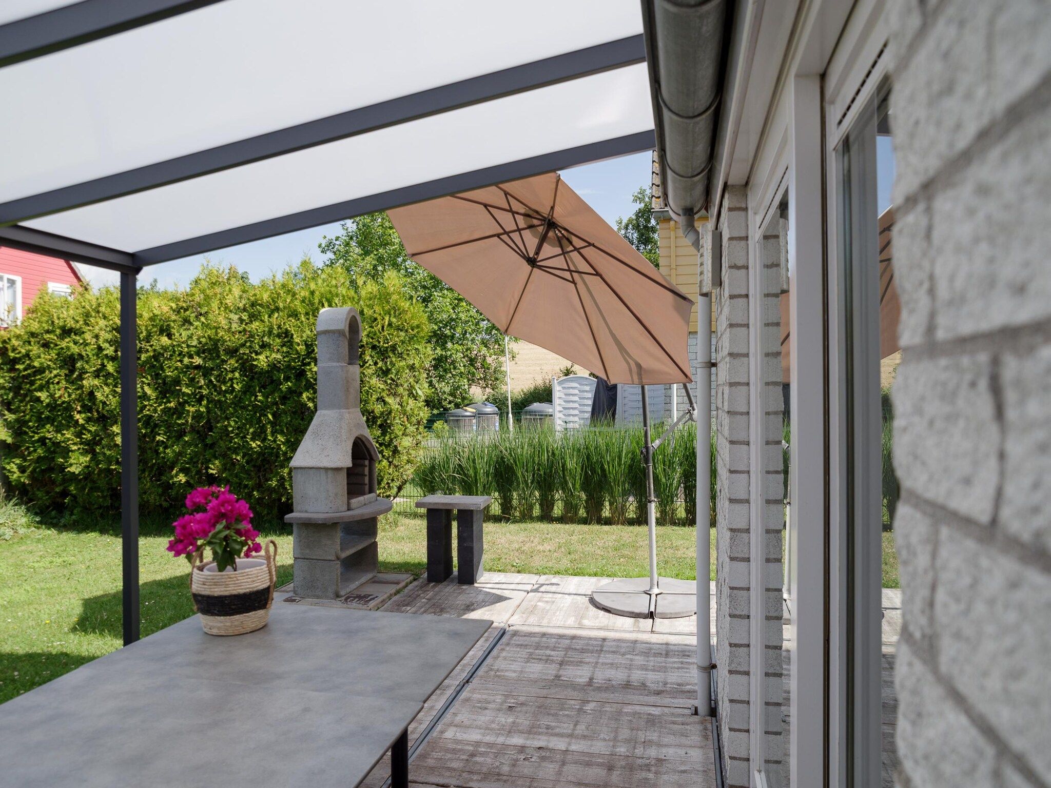 De tuin van Villapark De Oesterbaai 10 in Wemeldinge