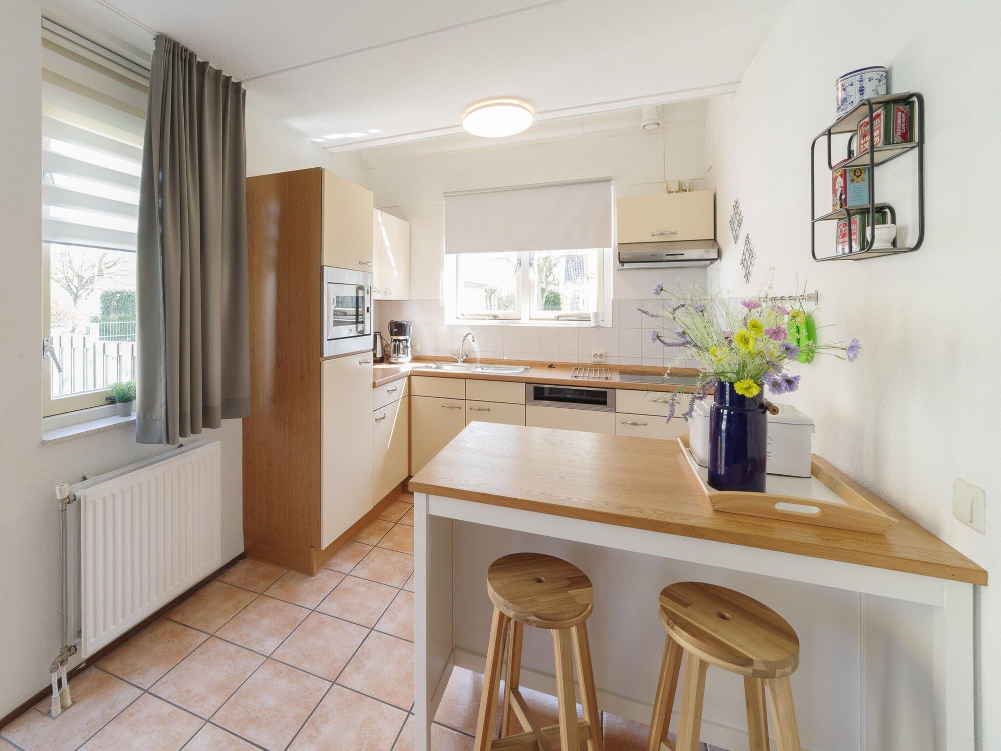 De keuken van Villapark De Oesterbaai 10 in Wemeldinge