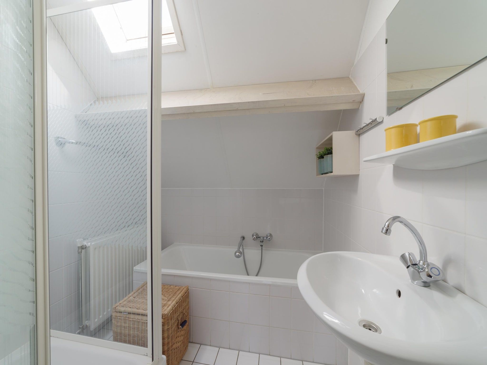 De badkamer van Villapark De Oesterbaai 28 in Wemeldinge