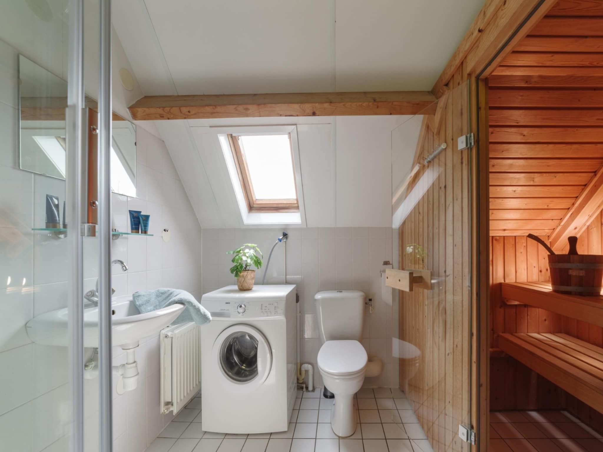 De badkamer van Villapark De Oesterbaai 31 in Wemeldinge