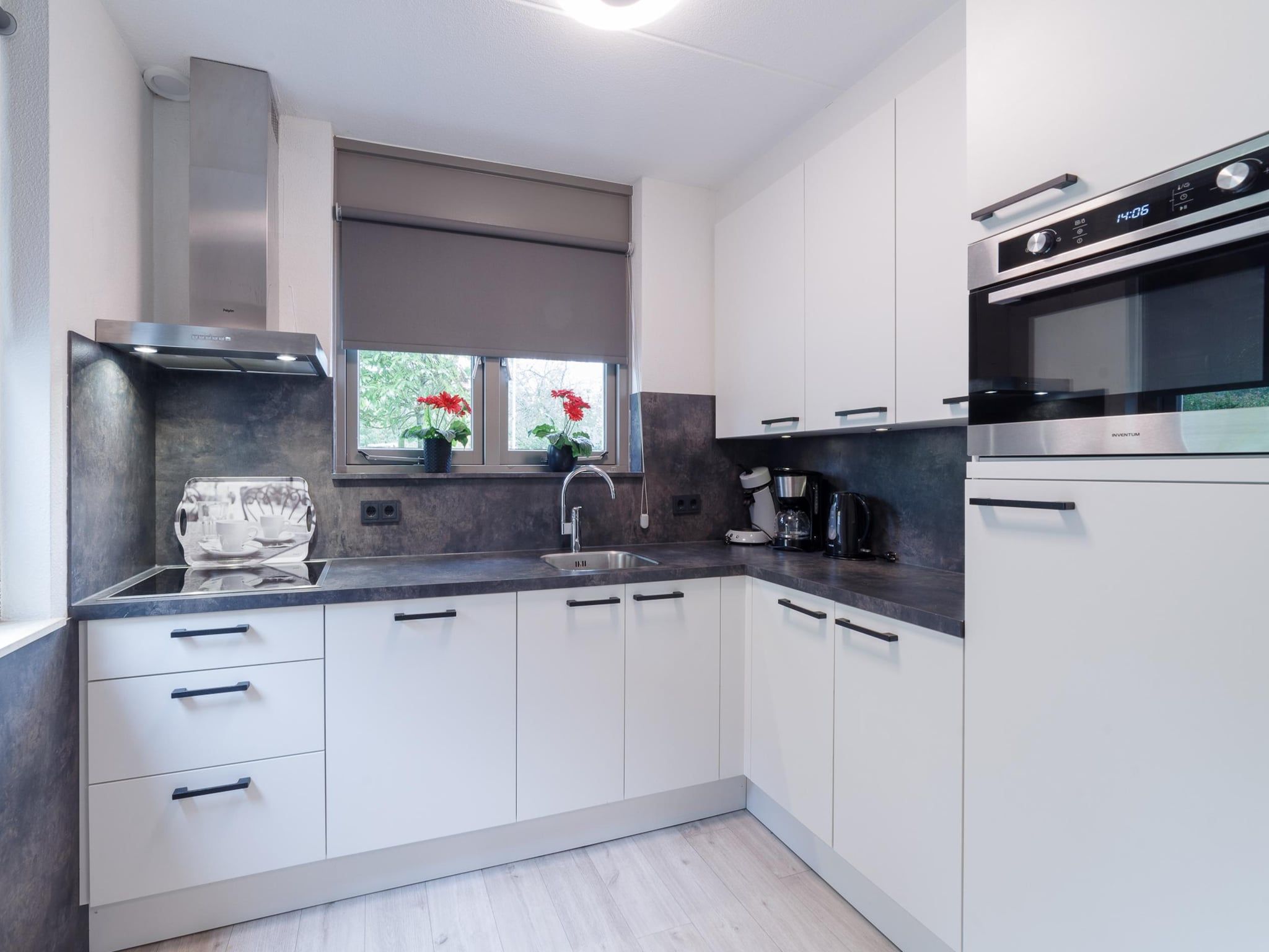 De keuken van Villapark De Oesterbaai 49 in Wemeldinge