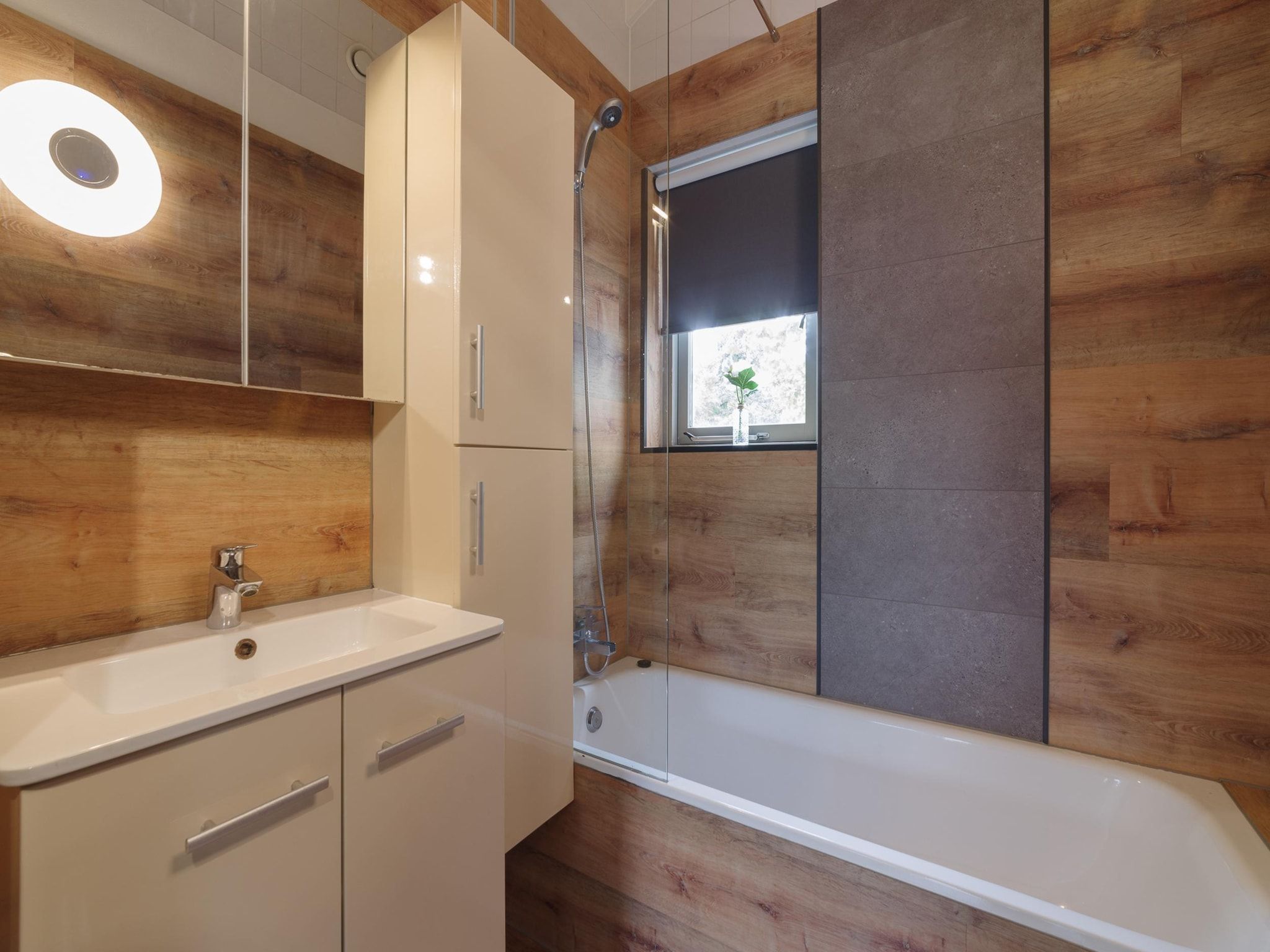 De badkamer van Villapark De Oesterbaai 49 in Wemeldinge