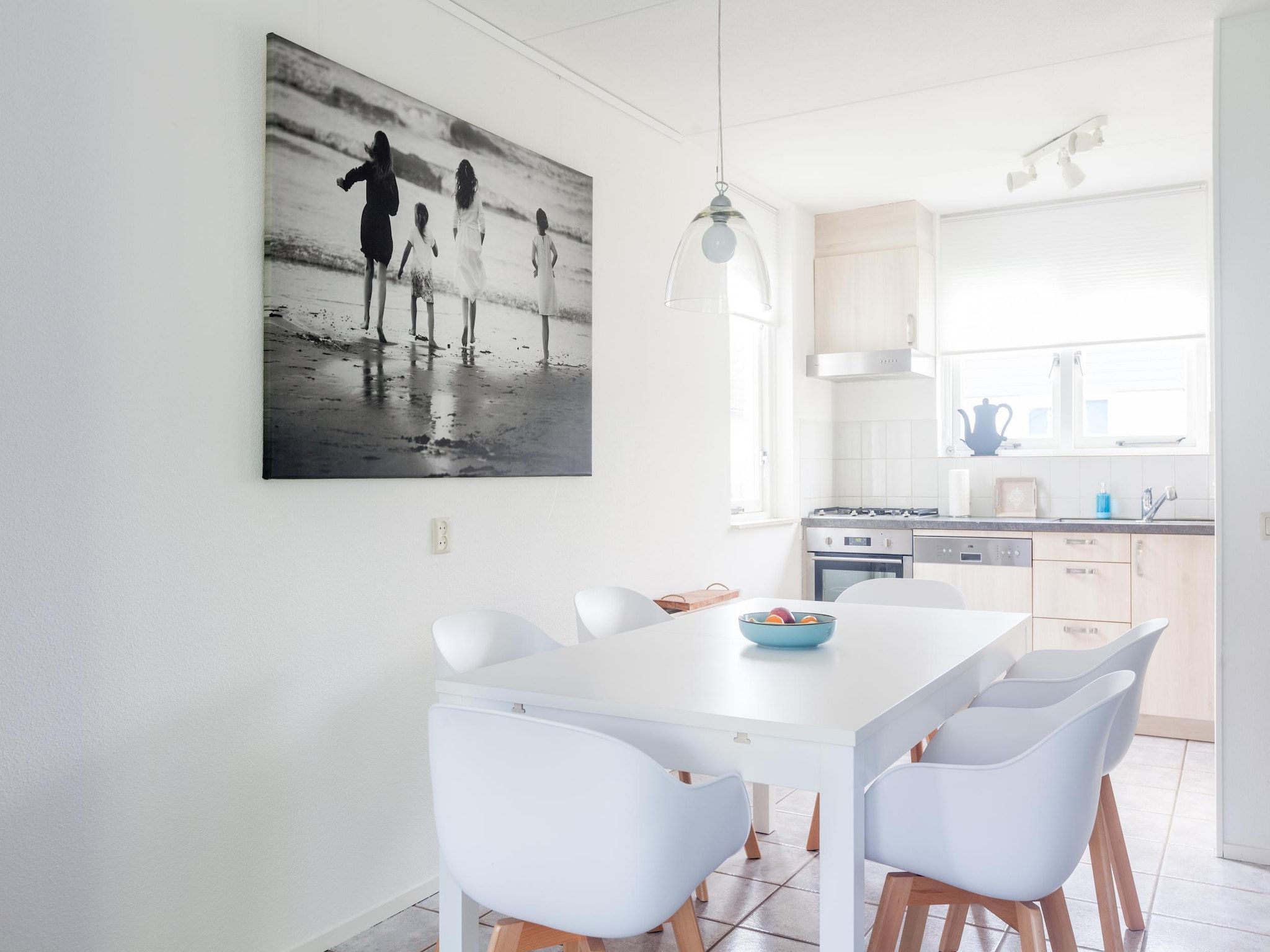 De eetkamer van Villapark De Oesterbaai 64 in Wemeldinge