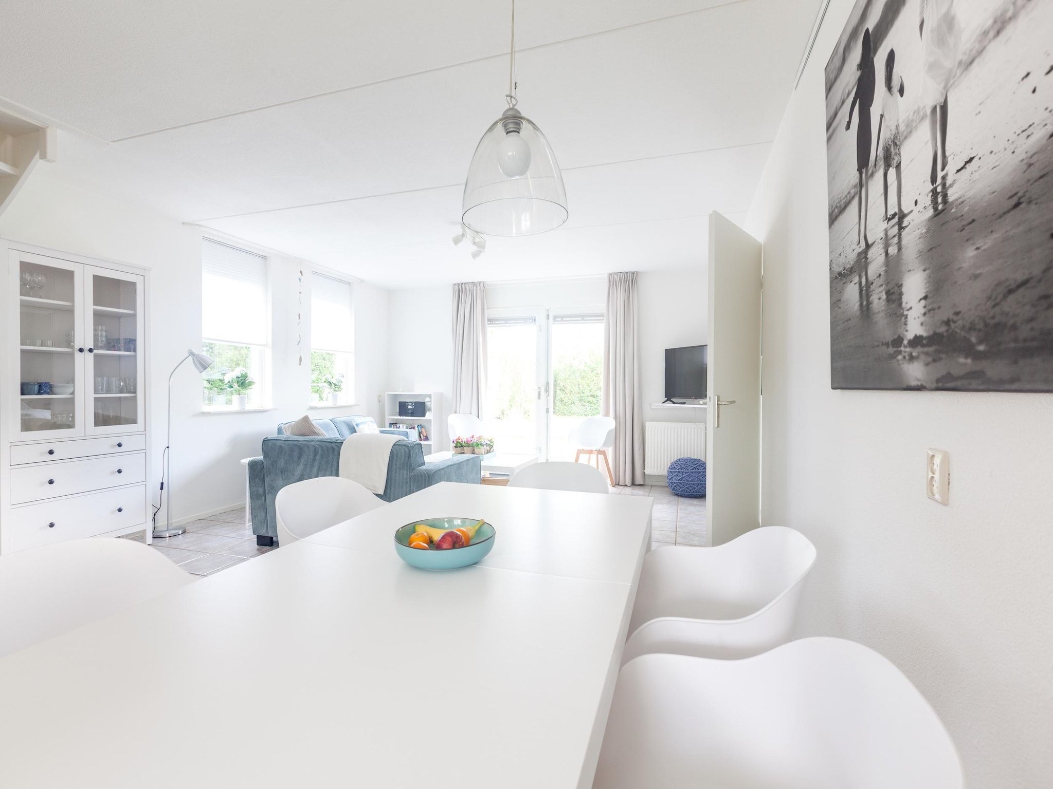 De eetkamer van Villapark De Oesterbaai 64 in Wemeldinge