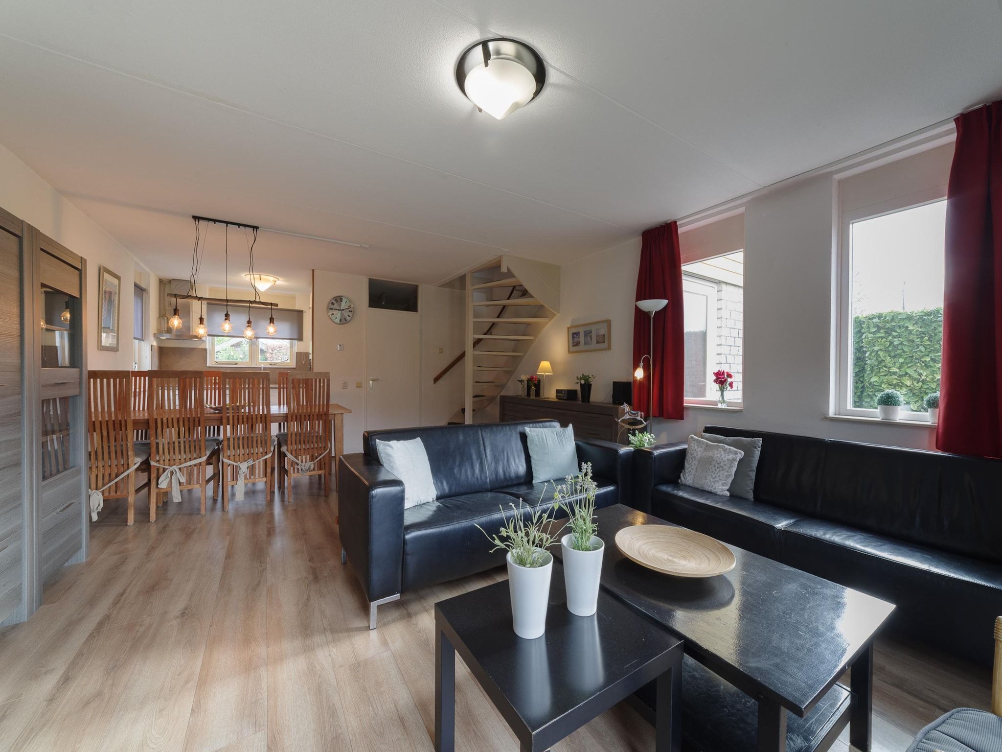 De woonkamer van Villapark De Oesterbaai 70 in Wemeldinge