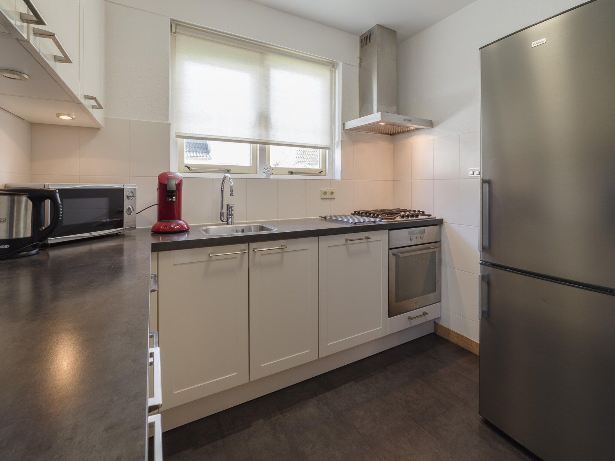 De keuken van Villapark De Oesterbaai 89 in Wemeldinge