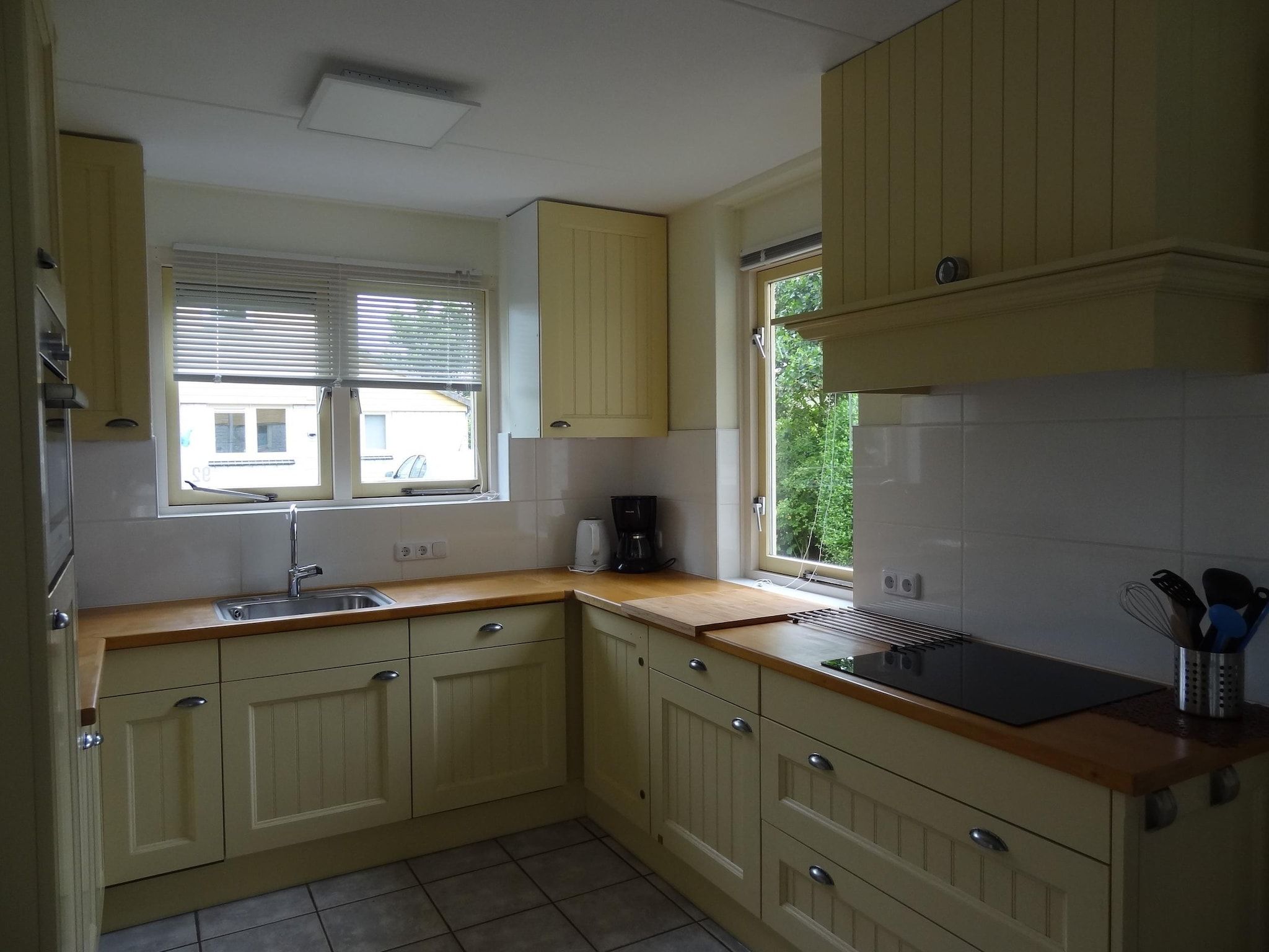 De keuken van Villapark De Oesterbaai 92 in Wemeldinge