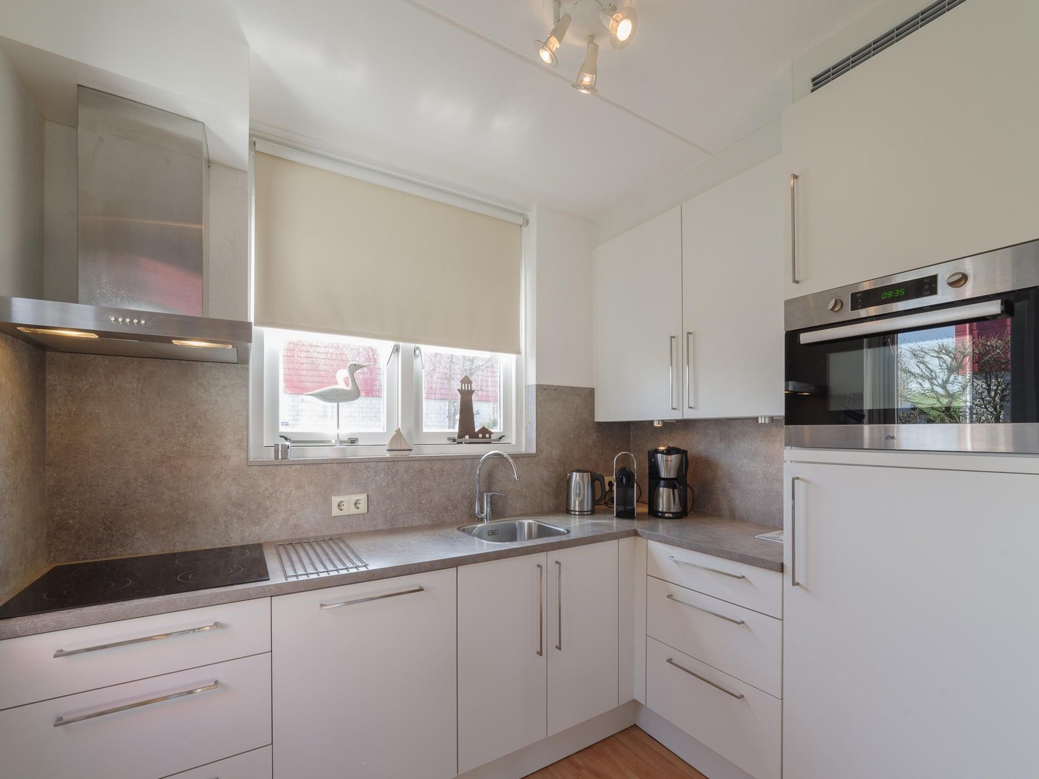 De keuken van Villapark De Oesterbaai 96 in Wemeldinge