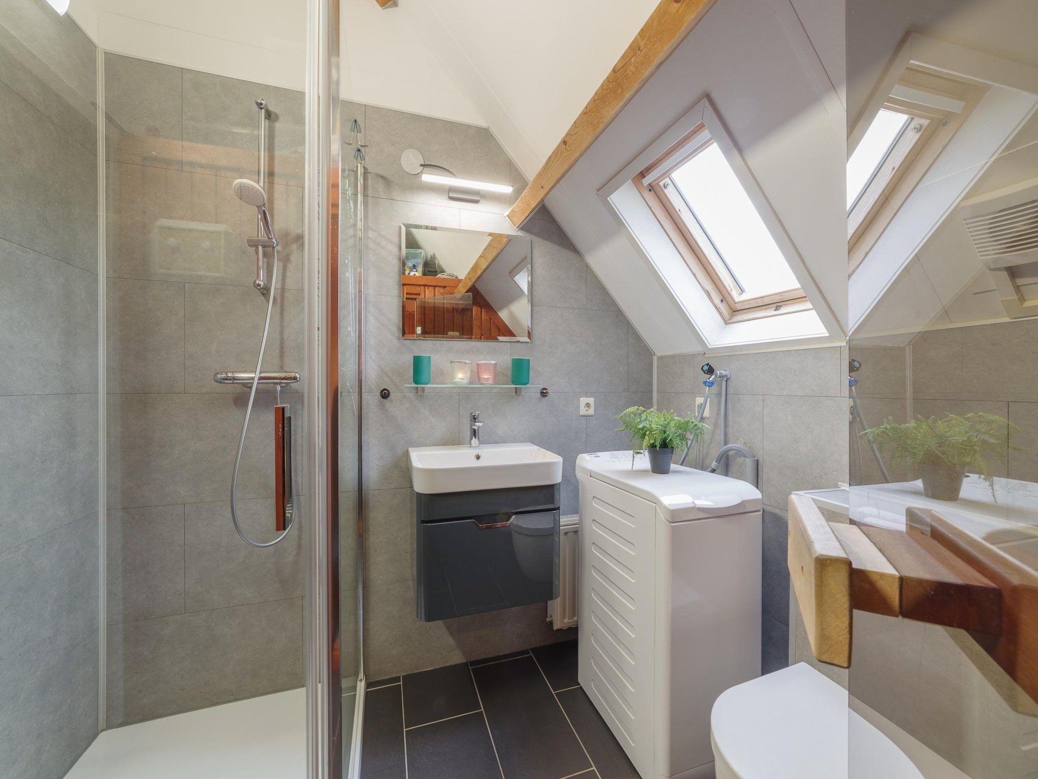 De badkamer van Villapark De Oesterbaai 99 in Wemeldinge