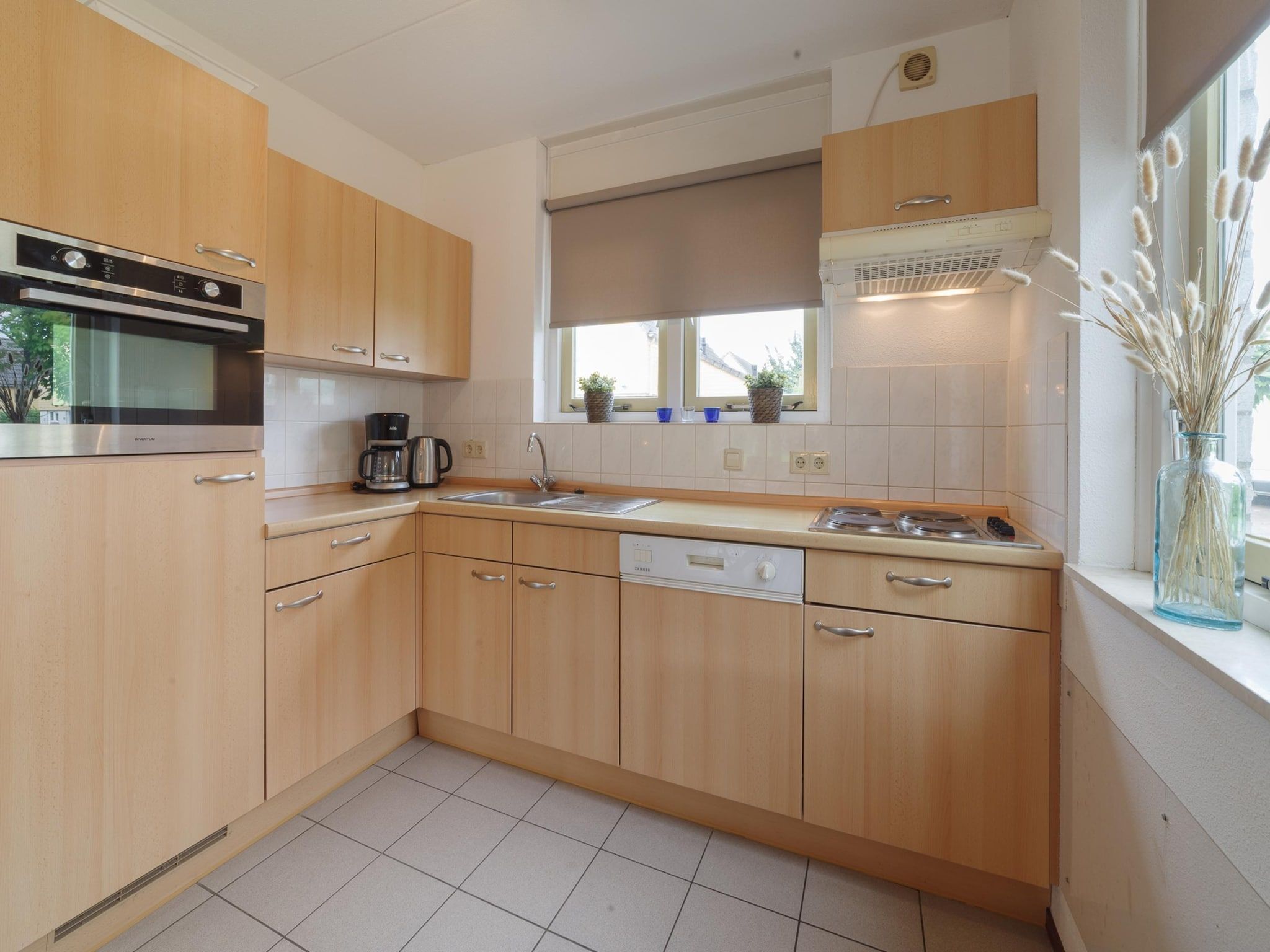 De keuken van Villapark De Oesterbaai 123 in Wemeldinge