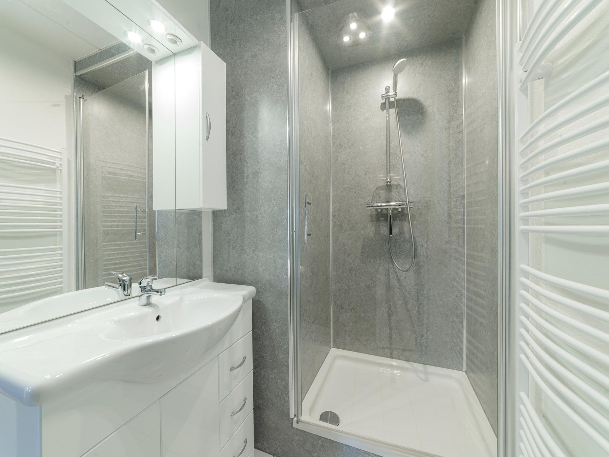 De badkamer van Villapark De Oesterbaai 137 in Wemeldinge