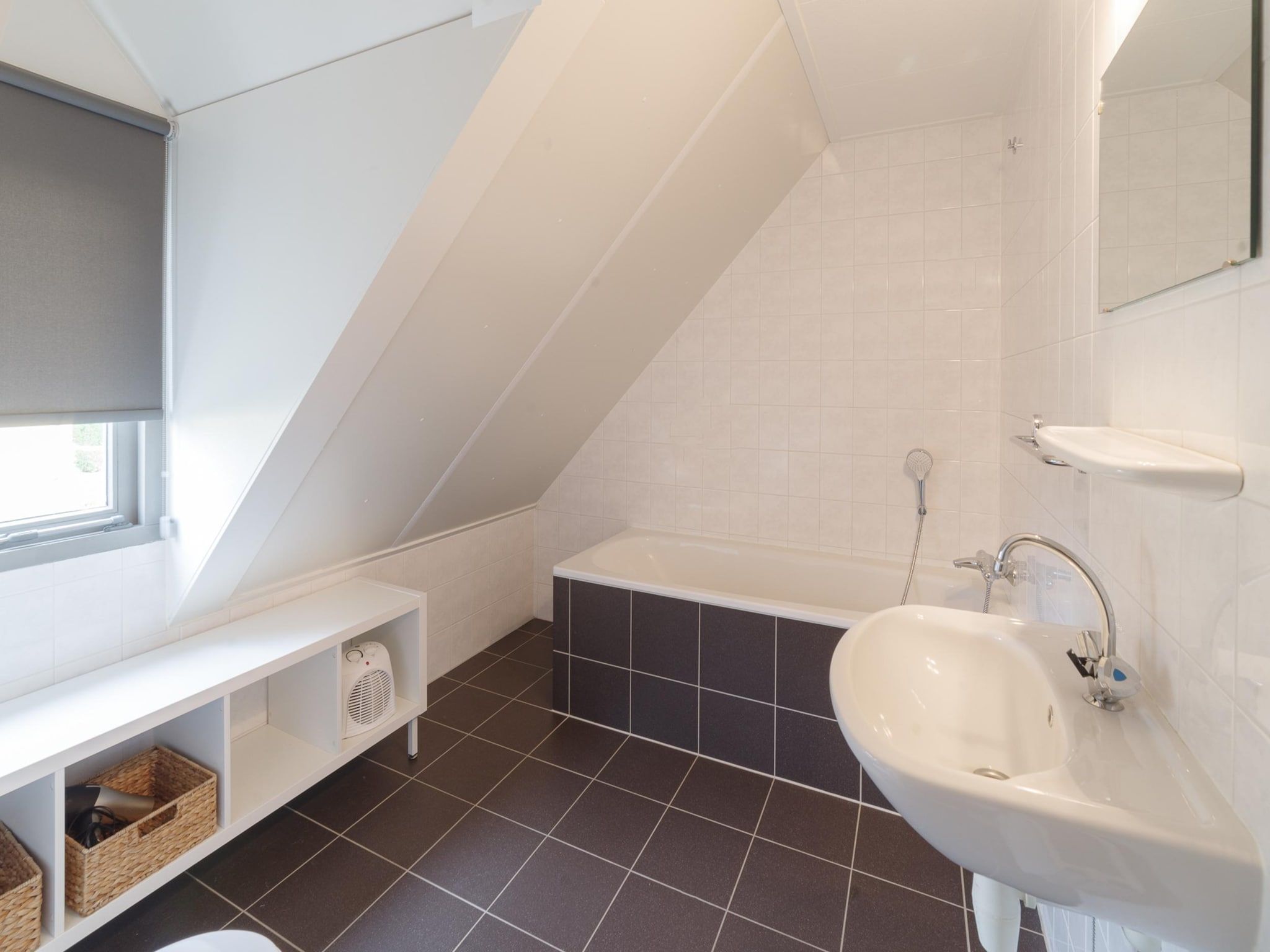 De badkamer van Villapark De Oesterbaai 137 in Wemeldinge