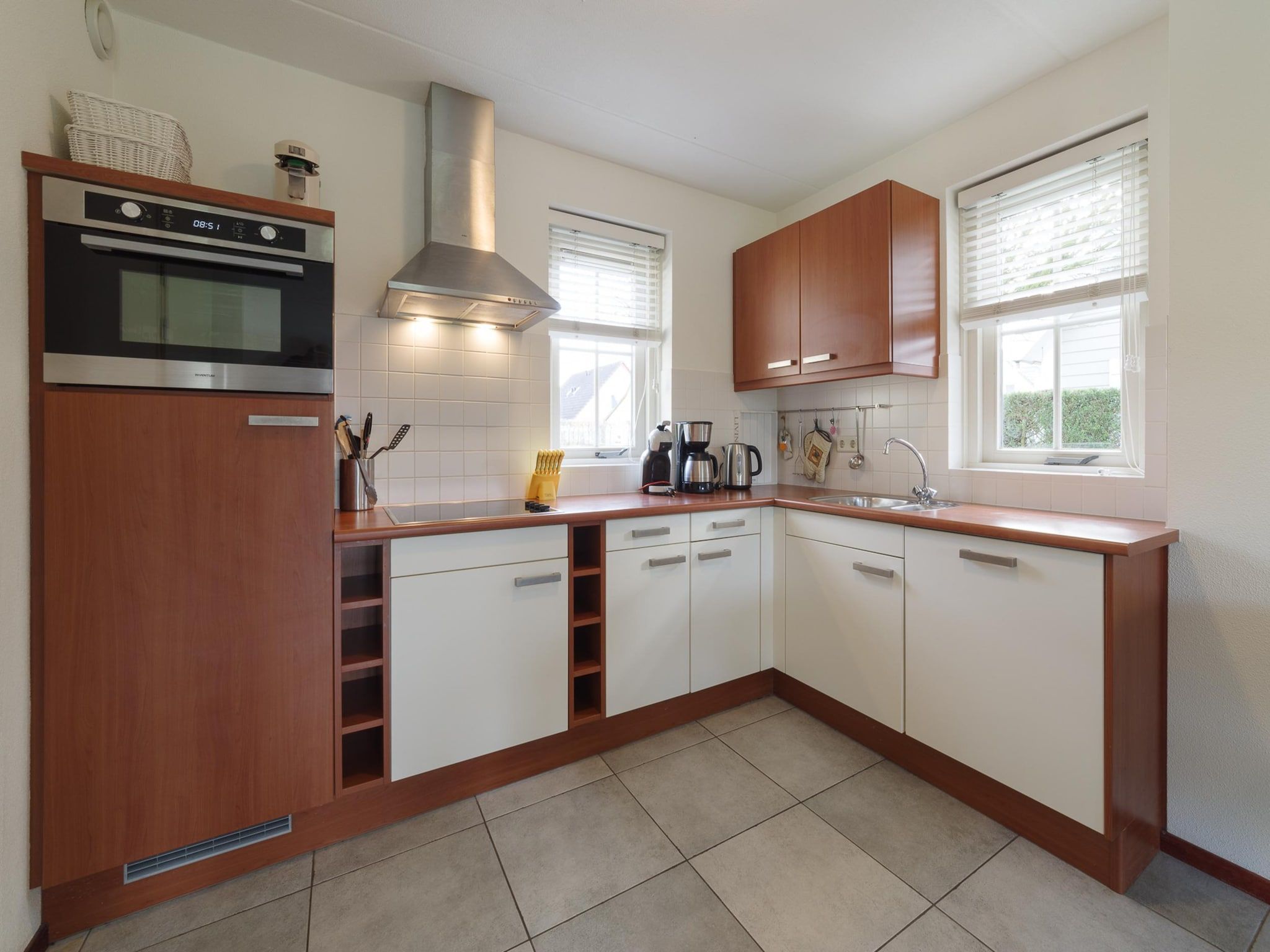 De keuken van Villapark De Oesterbaai 142 in Wemeldinge