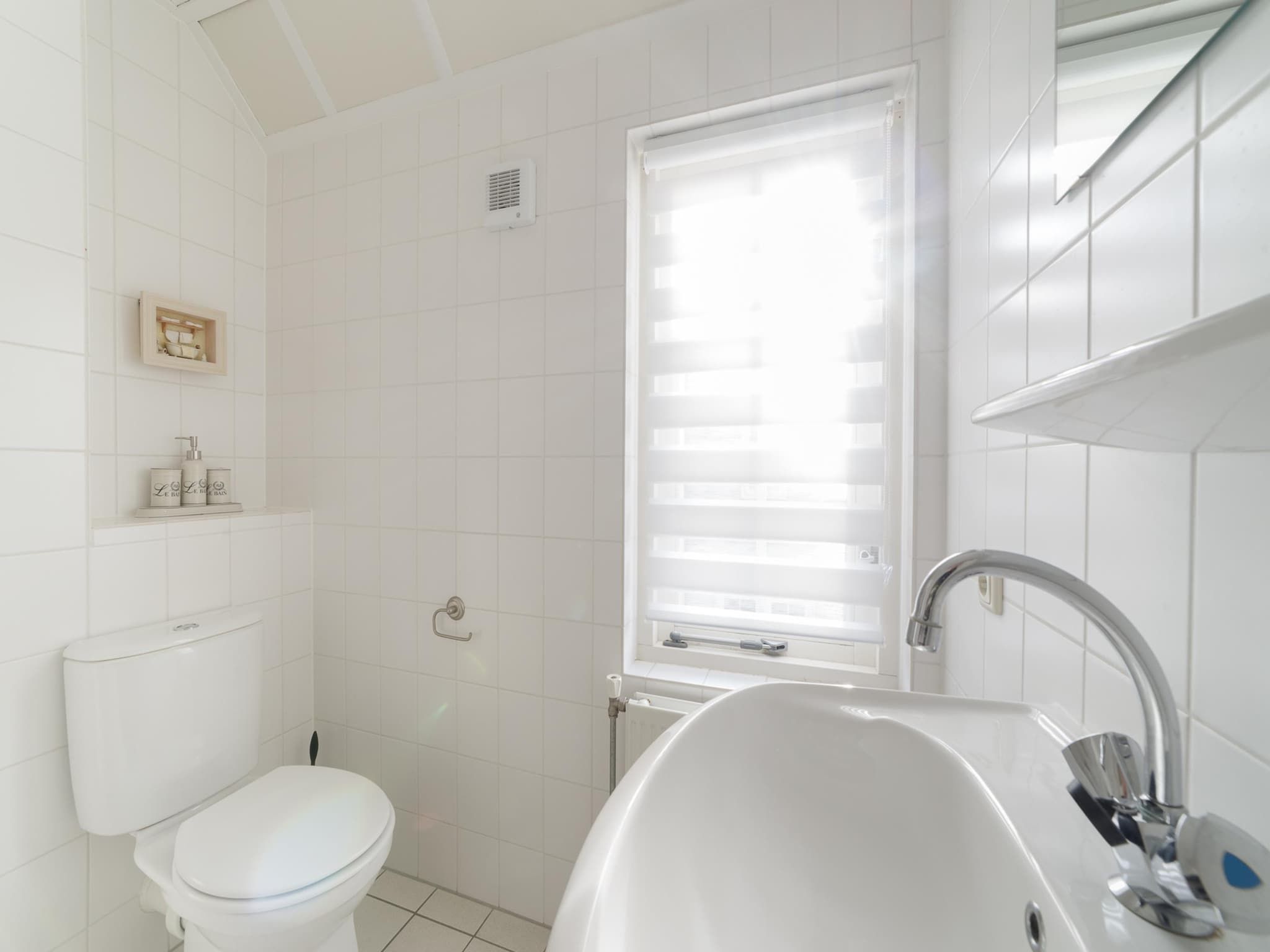 De badkamer van Villapark De Oesterbaai 142 in Wemeldinge