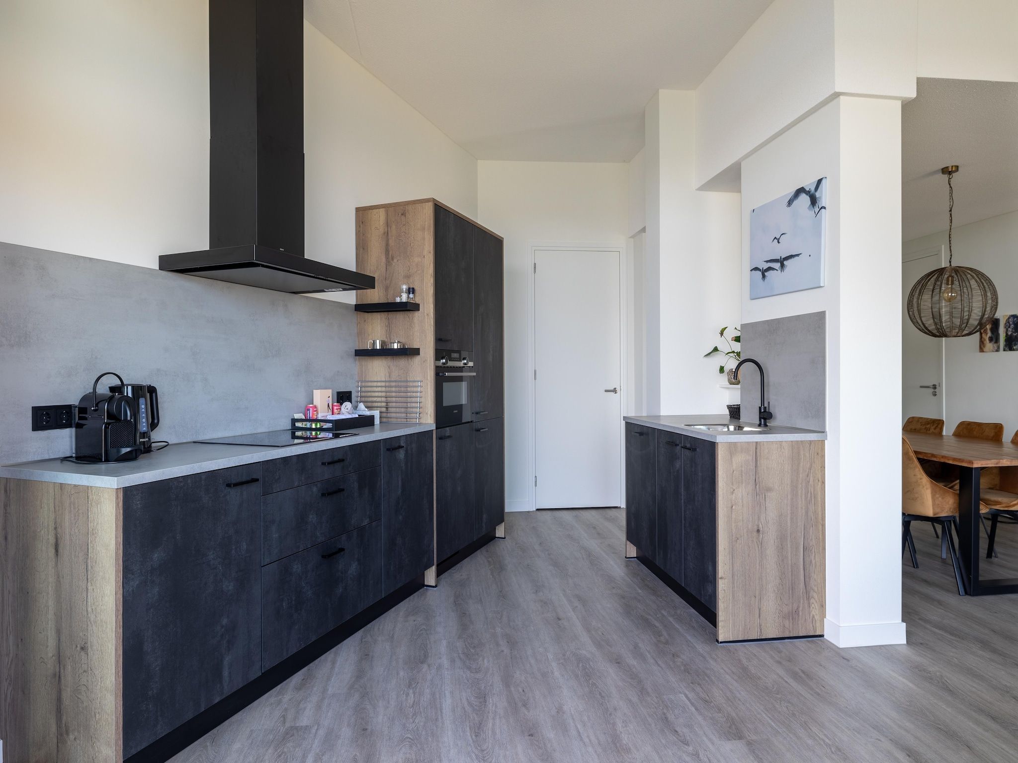 De keuken van Luxe appartement Vista Maris 'Laguna Beach House' - Havenweg 8-32  Sint-Annaland Oosterschelde in Sint-Annaland