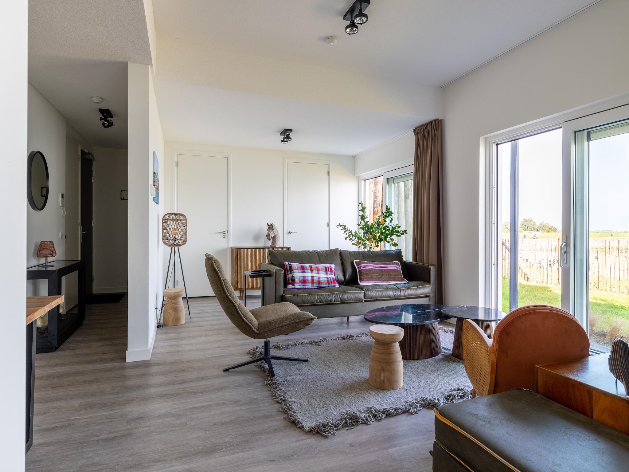 De woonkamer van Luxe appartement Vista Maris 'Laguna Beach House' - Havenweg 8-32  Sint-Annaland Oosterschelde in Sint-Annaland