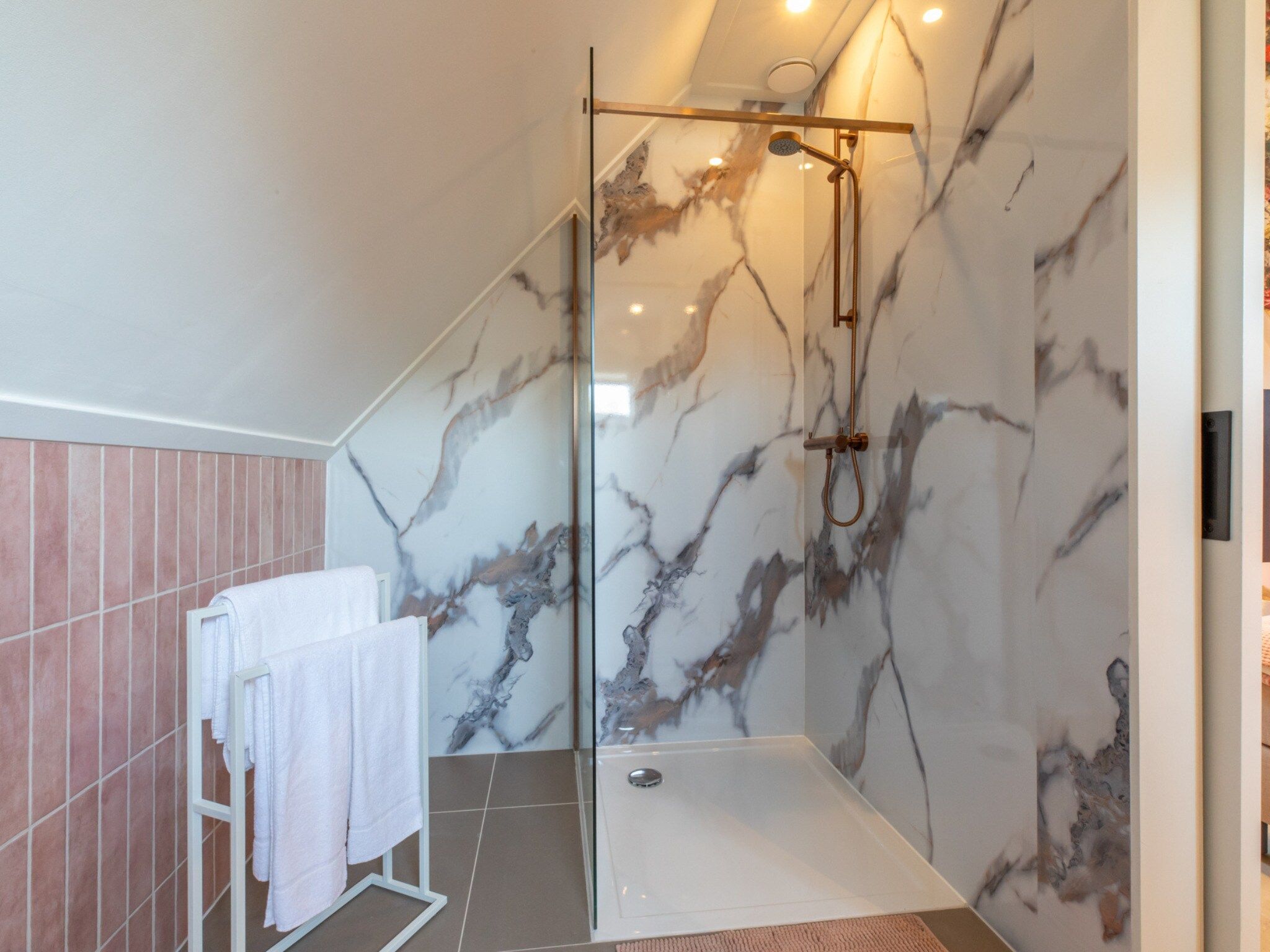 De badkamer van Appartement 'Bed by Al' - Hoofdstraat 16 a  Kortgene in kortgene