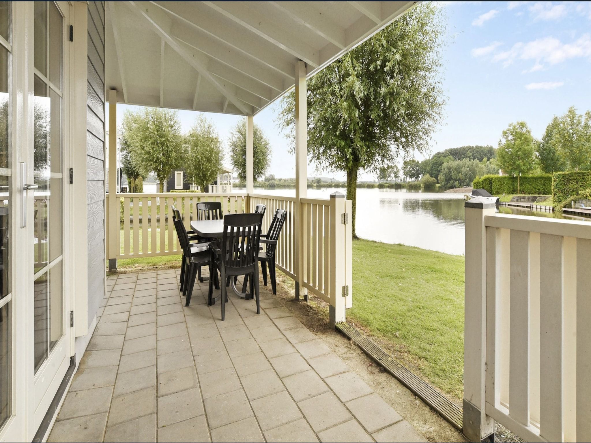 Het terras van 334 in Simonshaven