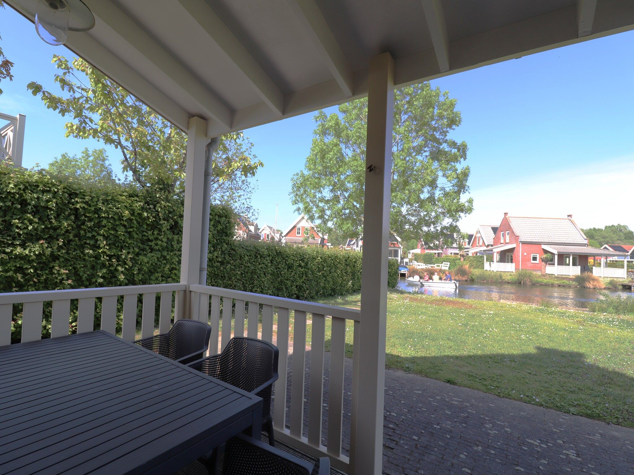 Het terras van Standaard 213 in Simonshaven