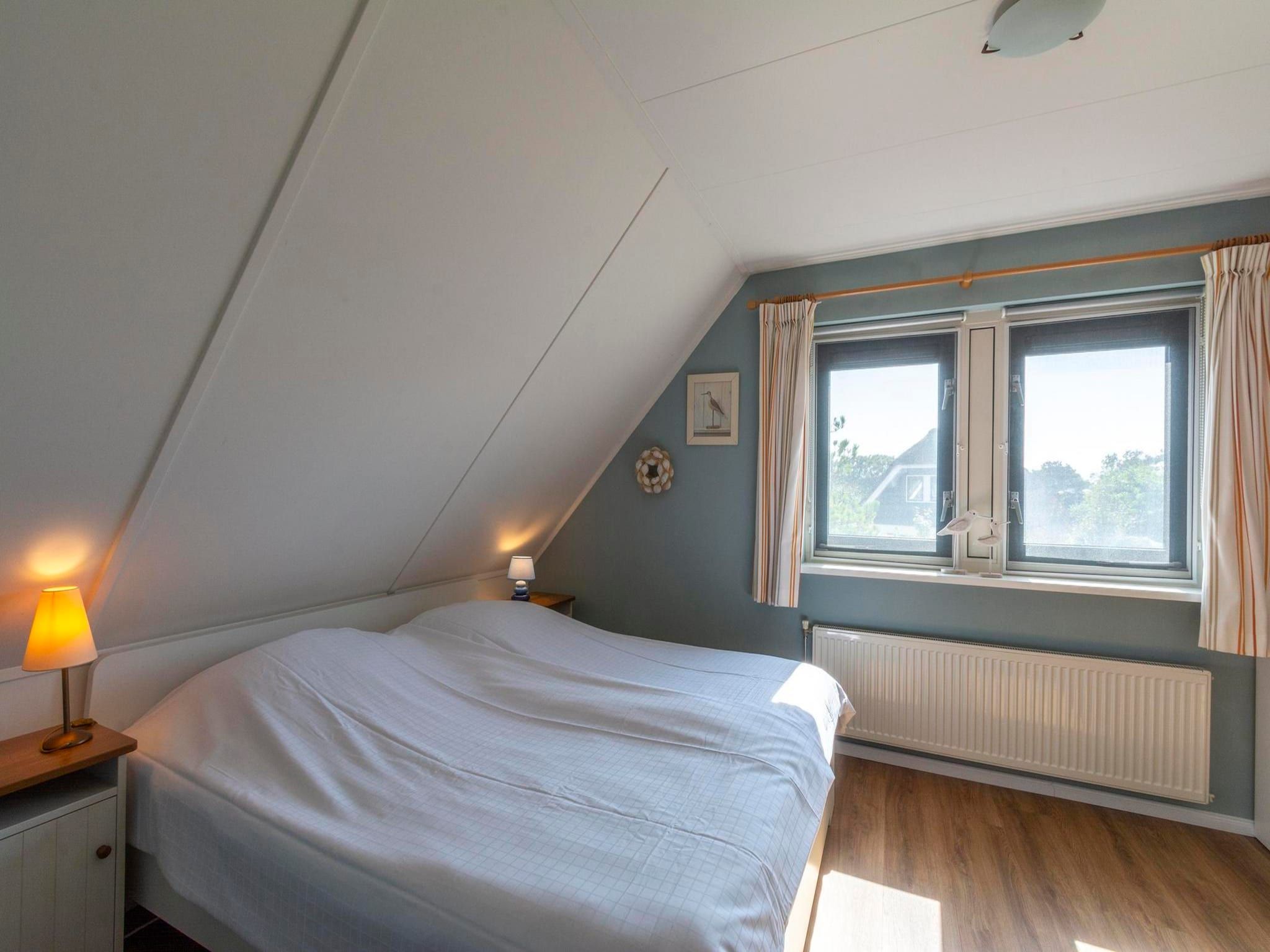 Een slaapkamer van Duynopgangh 47 in Julianadorp aan Zee