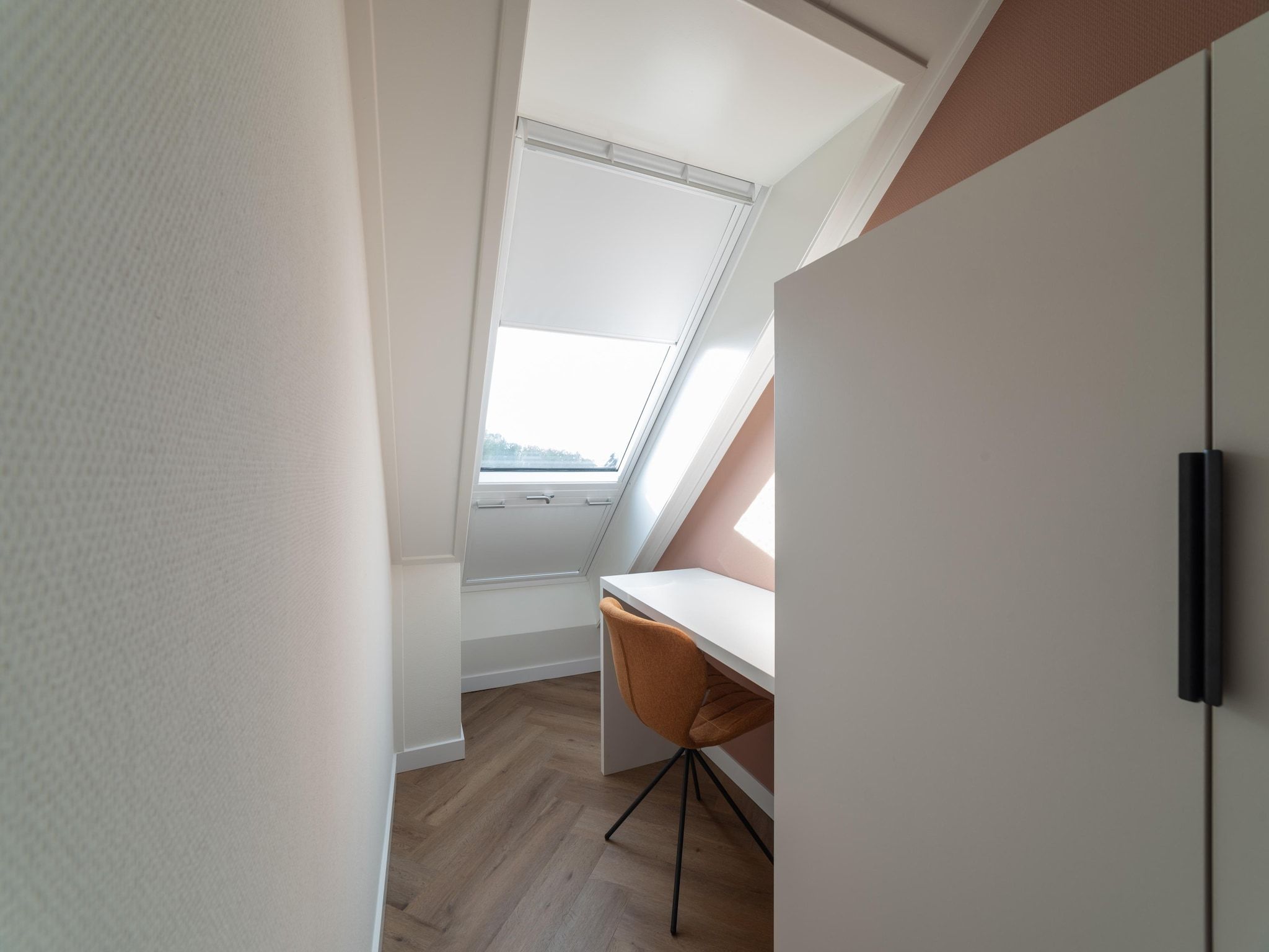 Een slaapkamer van 12 persoons Stadvilla met Jacuzzi in Colijnsplaat